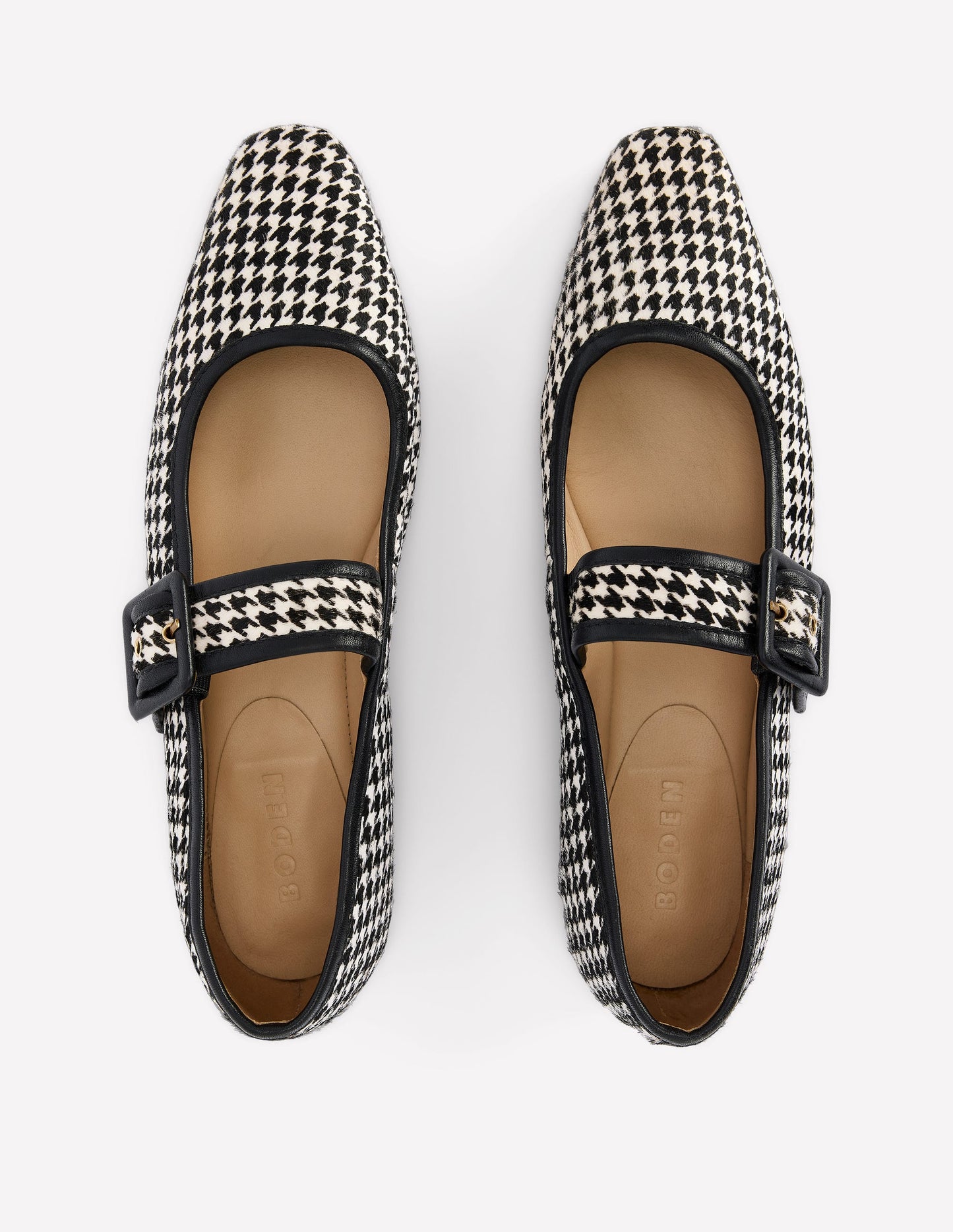 Vic Chisel Toe Mary Janes-White/Black