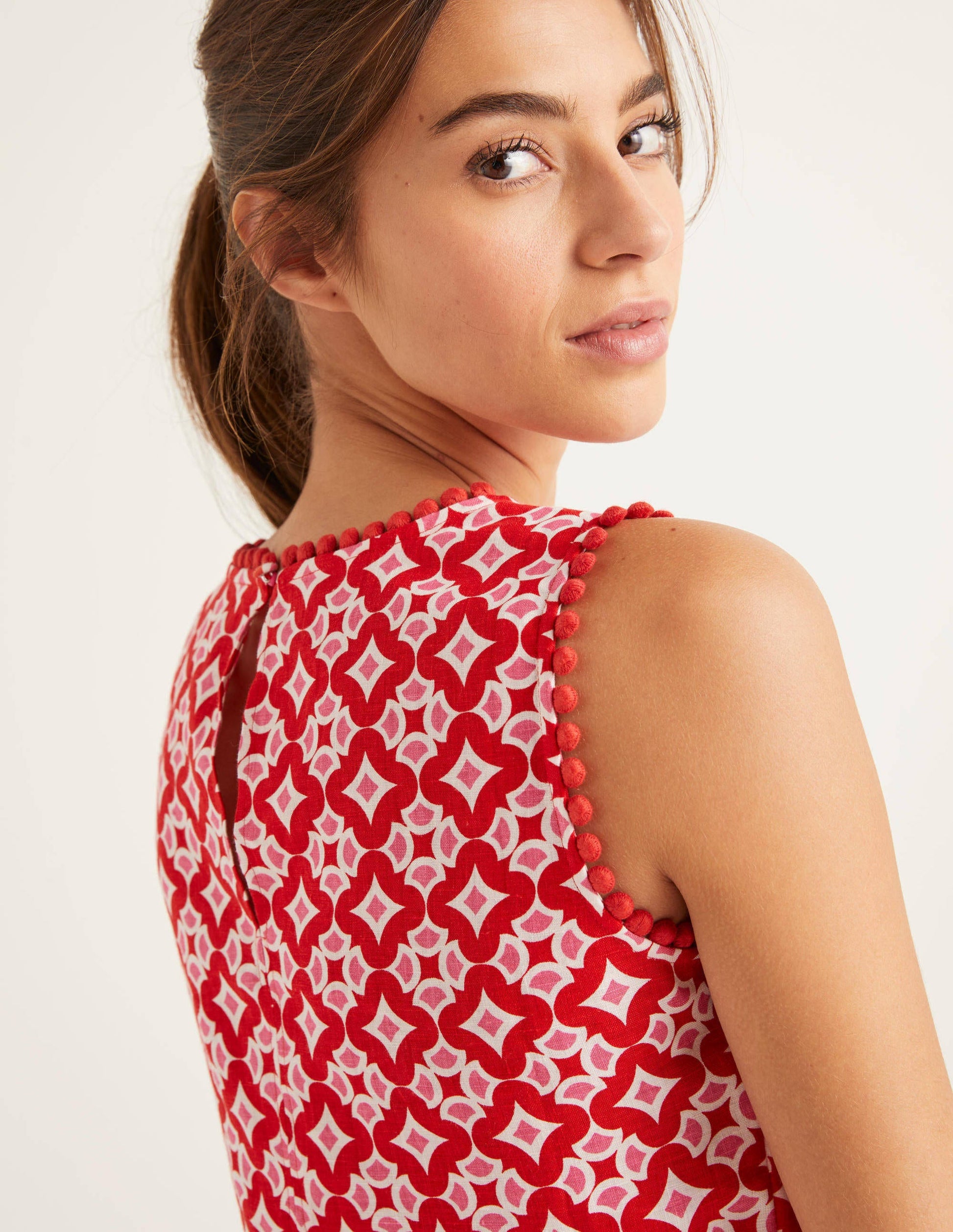 Romaine Linen Top-Post Box Red, Diamond Drop-2