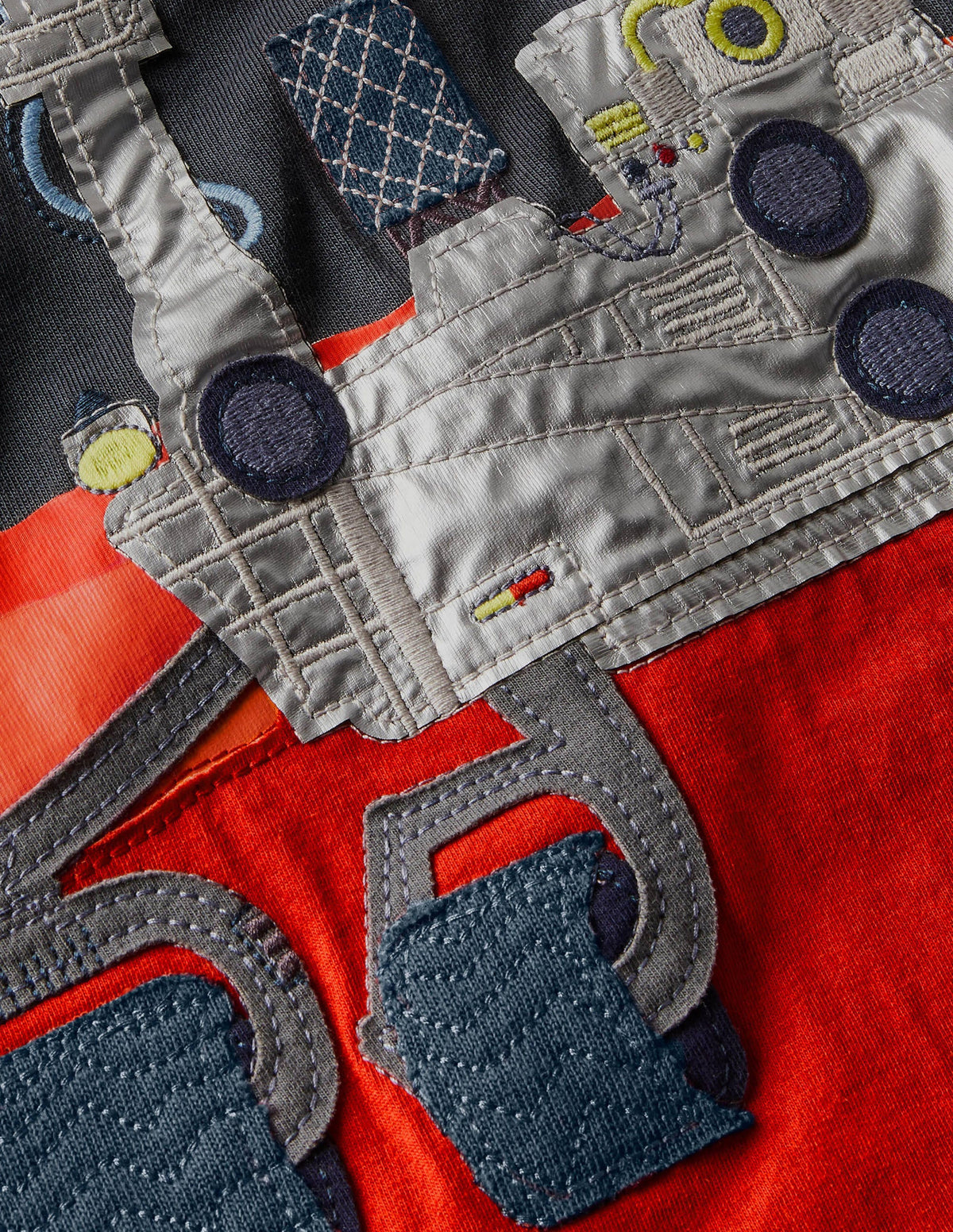 Space Appliqué T-shirt-Soot Grey Rover - Image 3