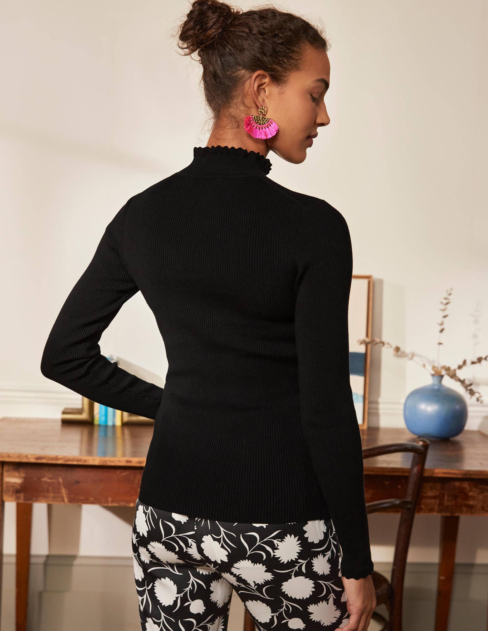Scallop High Neck Sweater-Black - Image 3