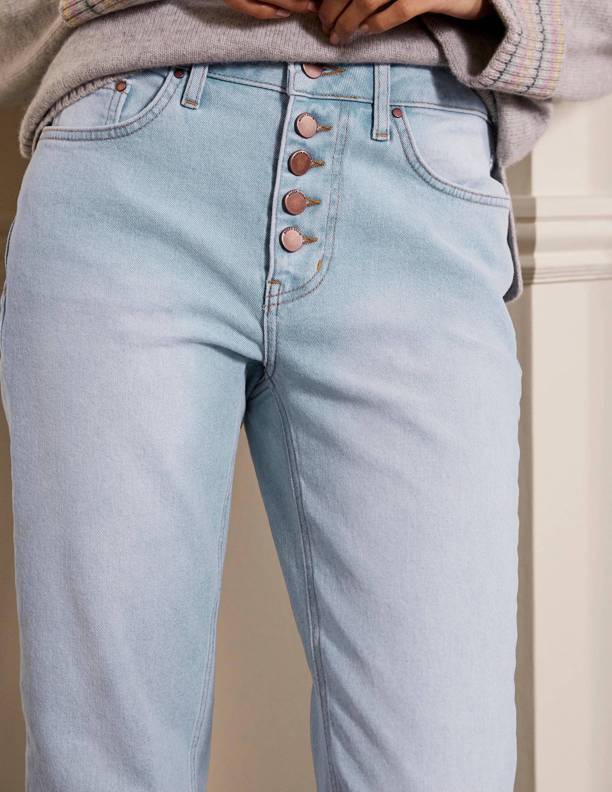 Girlfriend Jeans-Pale Blue Wash-3