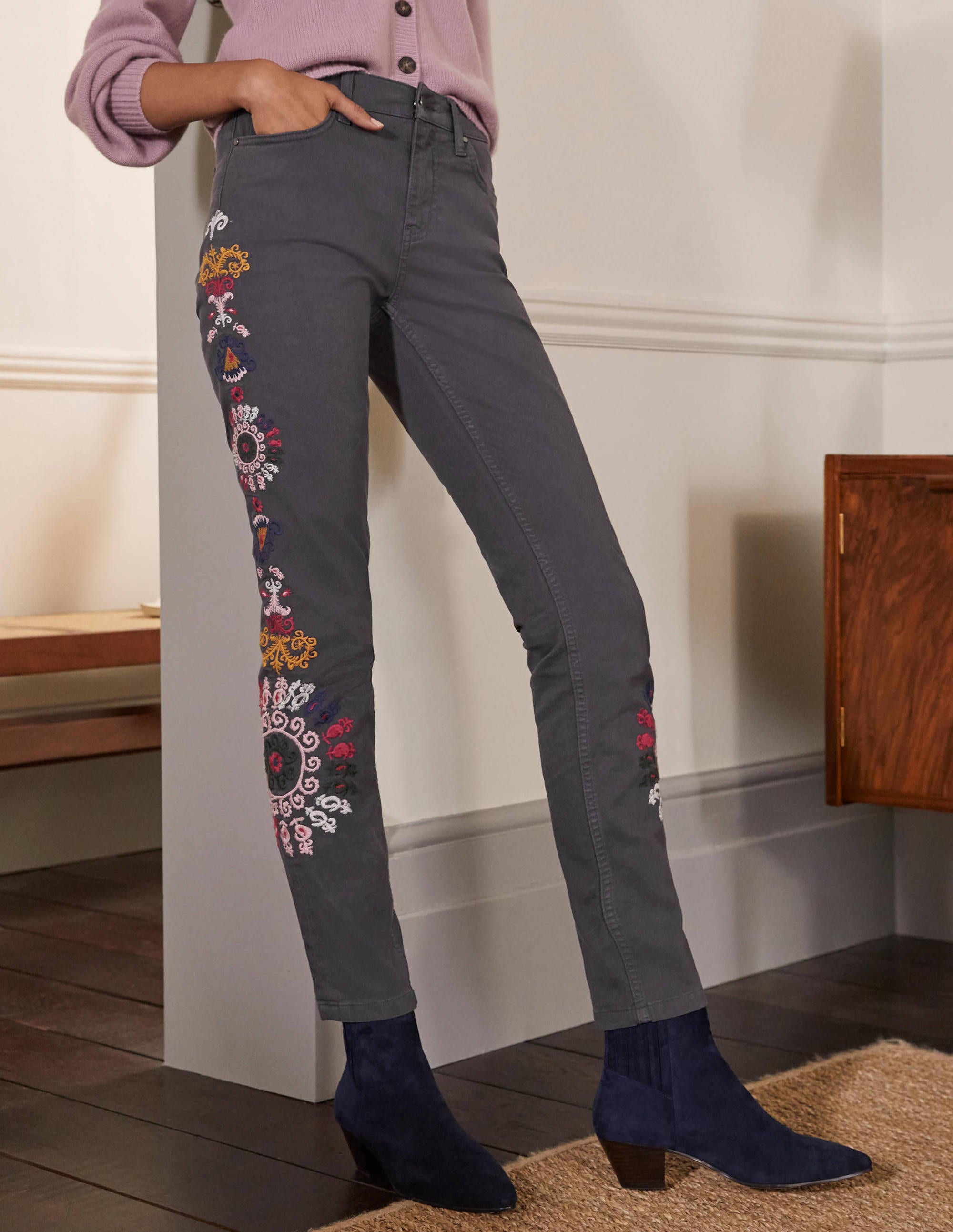 Girlfriend Jeans-Asphalt Embroidered - Image 4