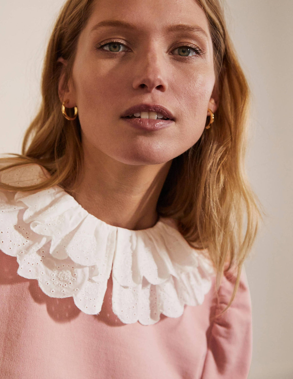 Hattie Collar Sweatshirt-Milkshake - Image 1