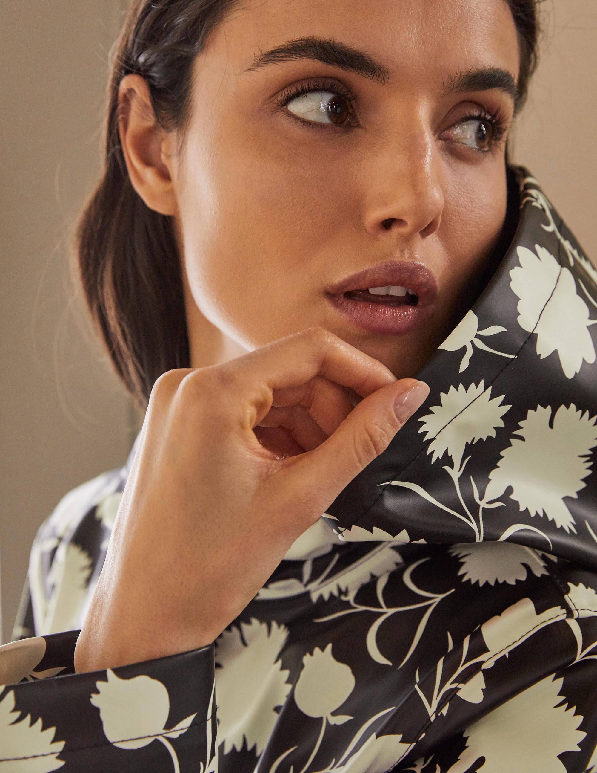Morris Waterproof Mac-Black, Leafy Bud - Image 3