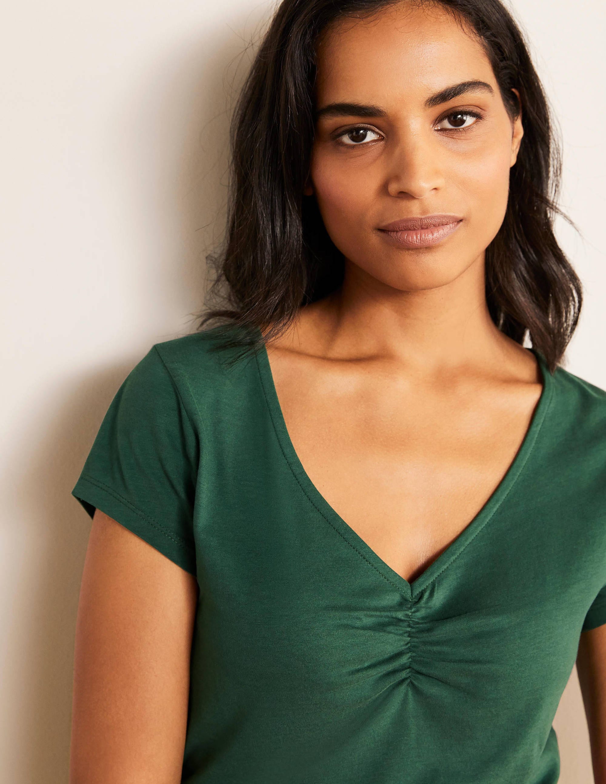Supersoft Ruched V-neck Tee-Palm Leaf - Image 4