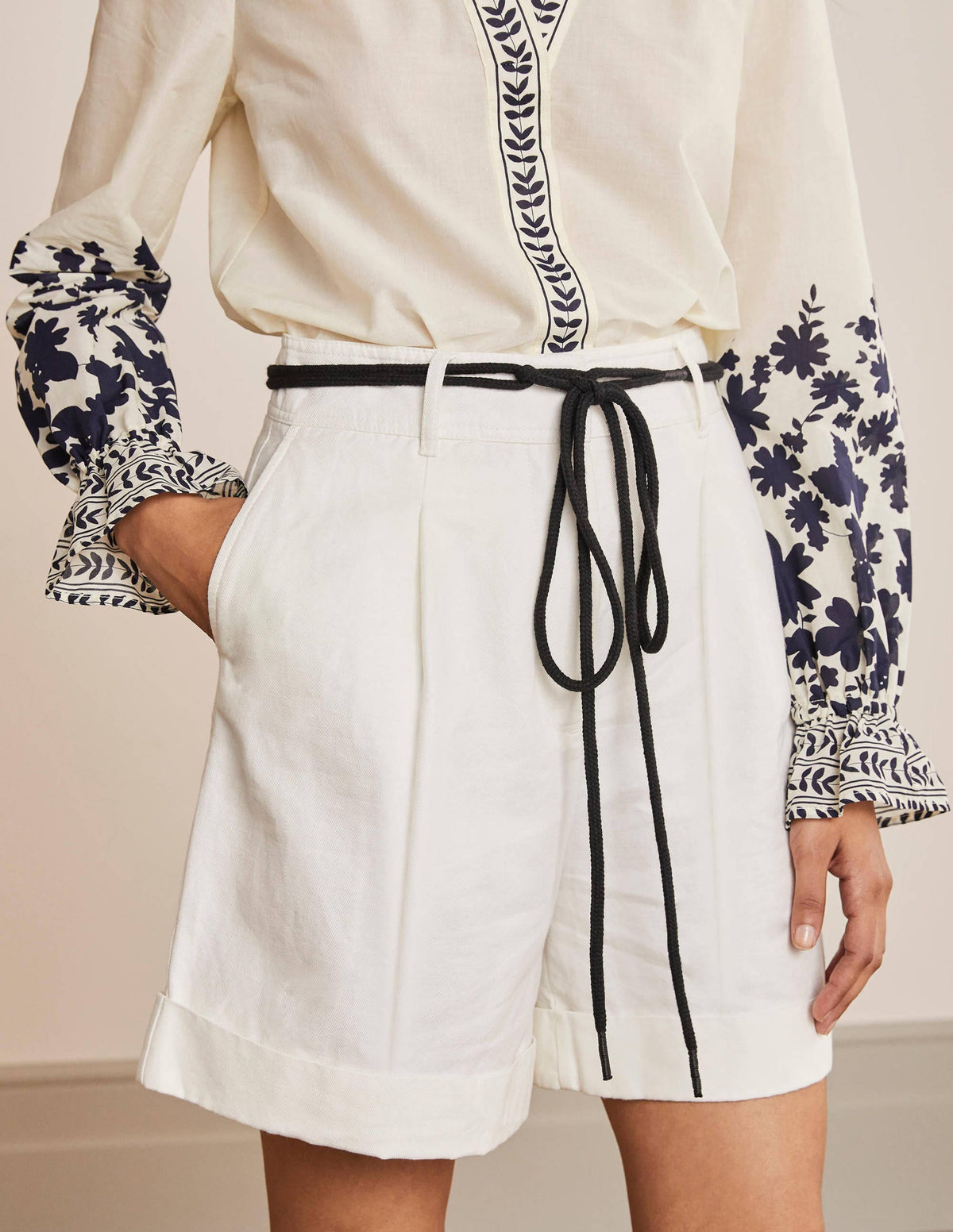 Portree Shorts-White - Image 4