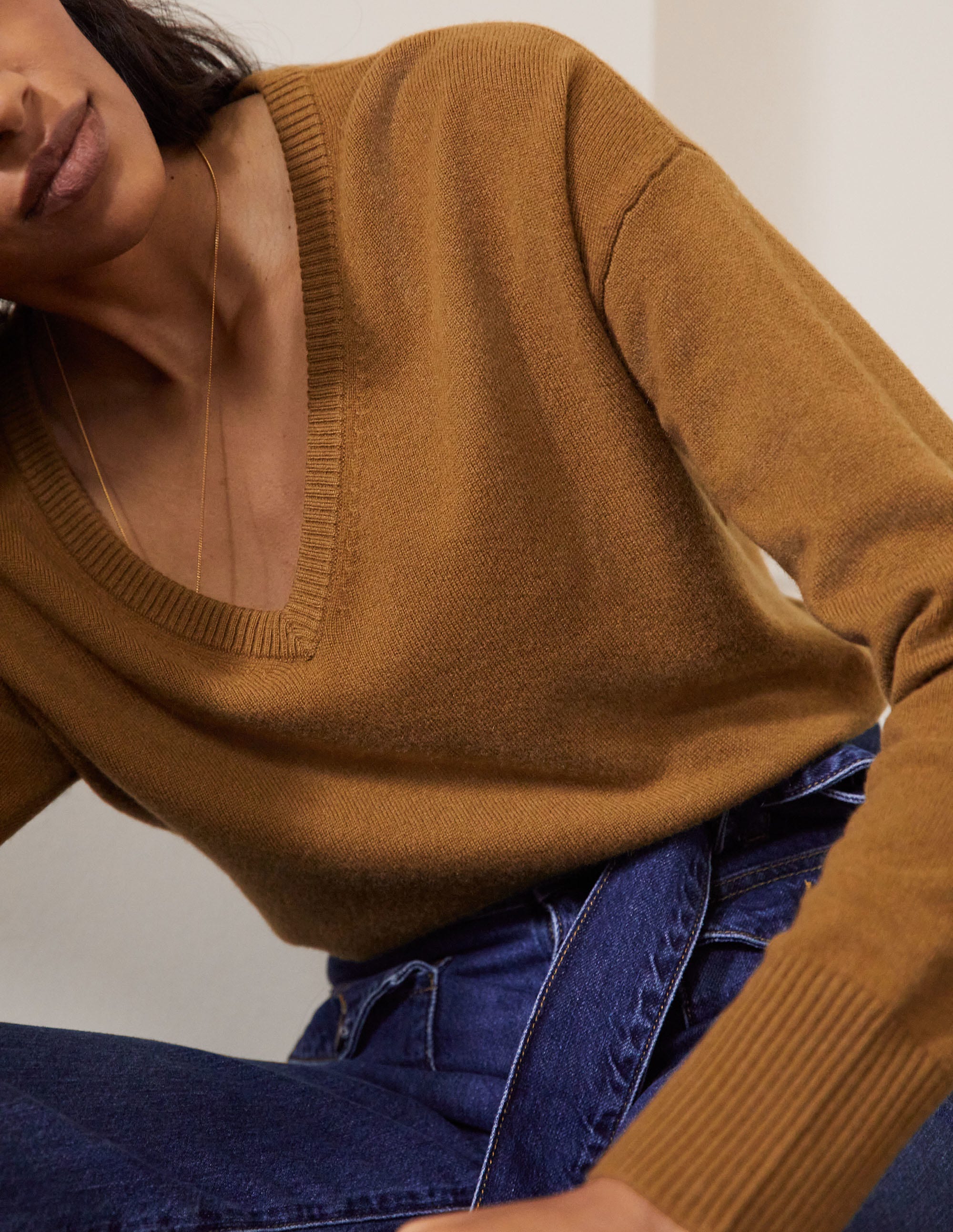 Cashmere V-neck Relax Jumper-Moss Brown - Image 2