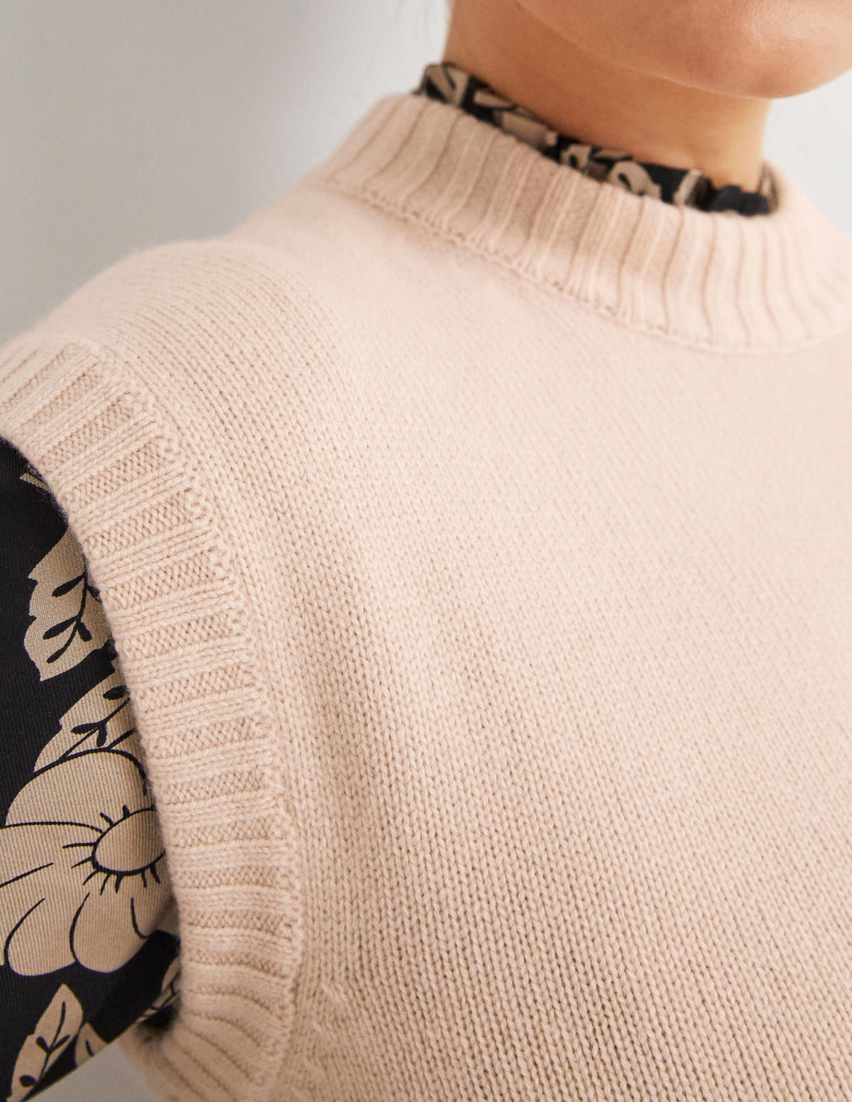 Chunky Cashmere Crew Neck Vest-Rope-2