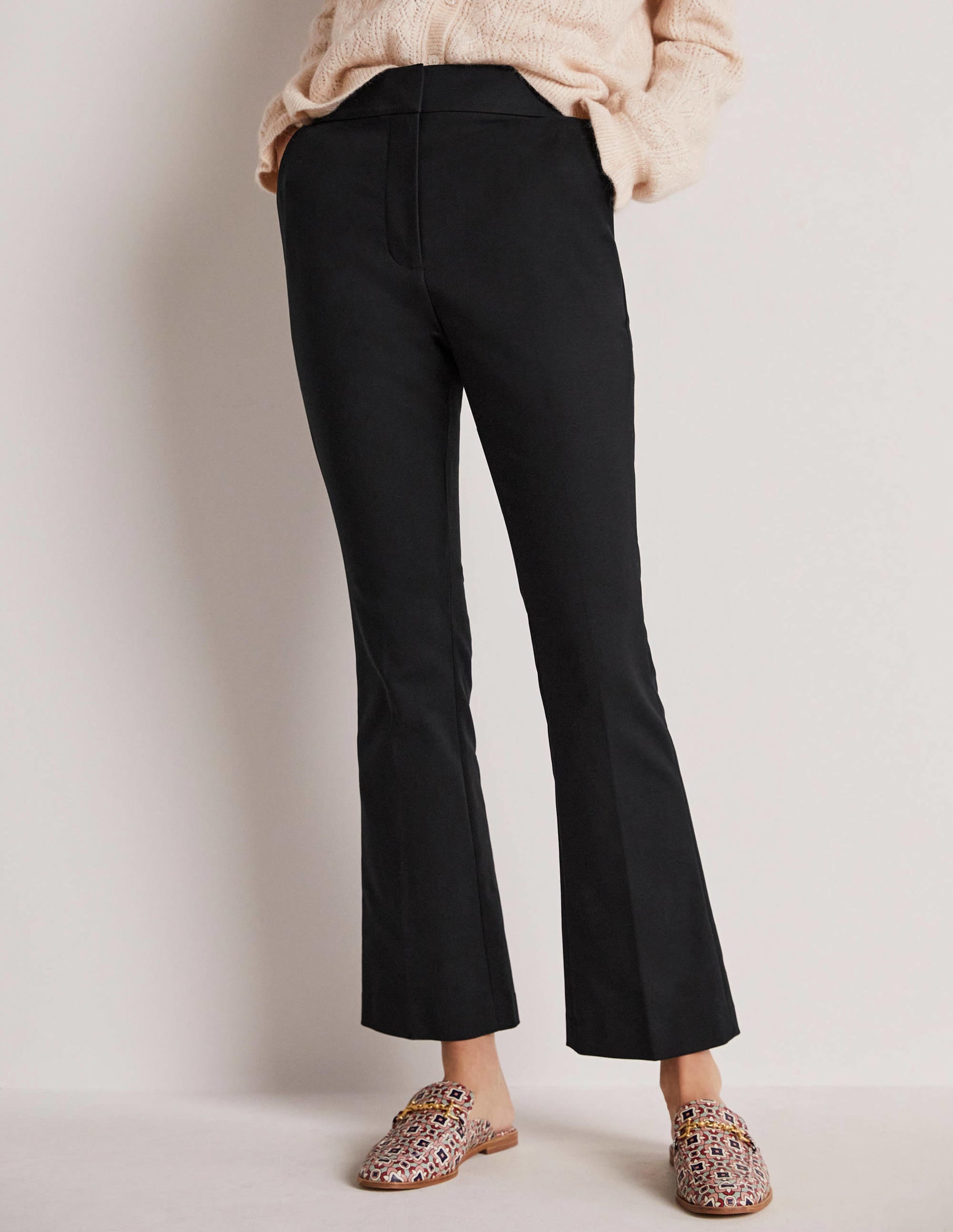 Cropped Flare Pants-Black - Image 10