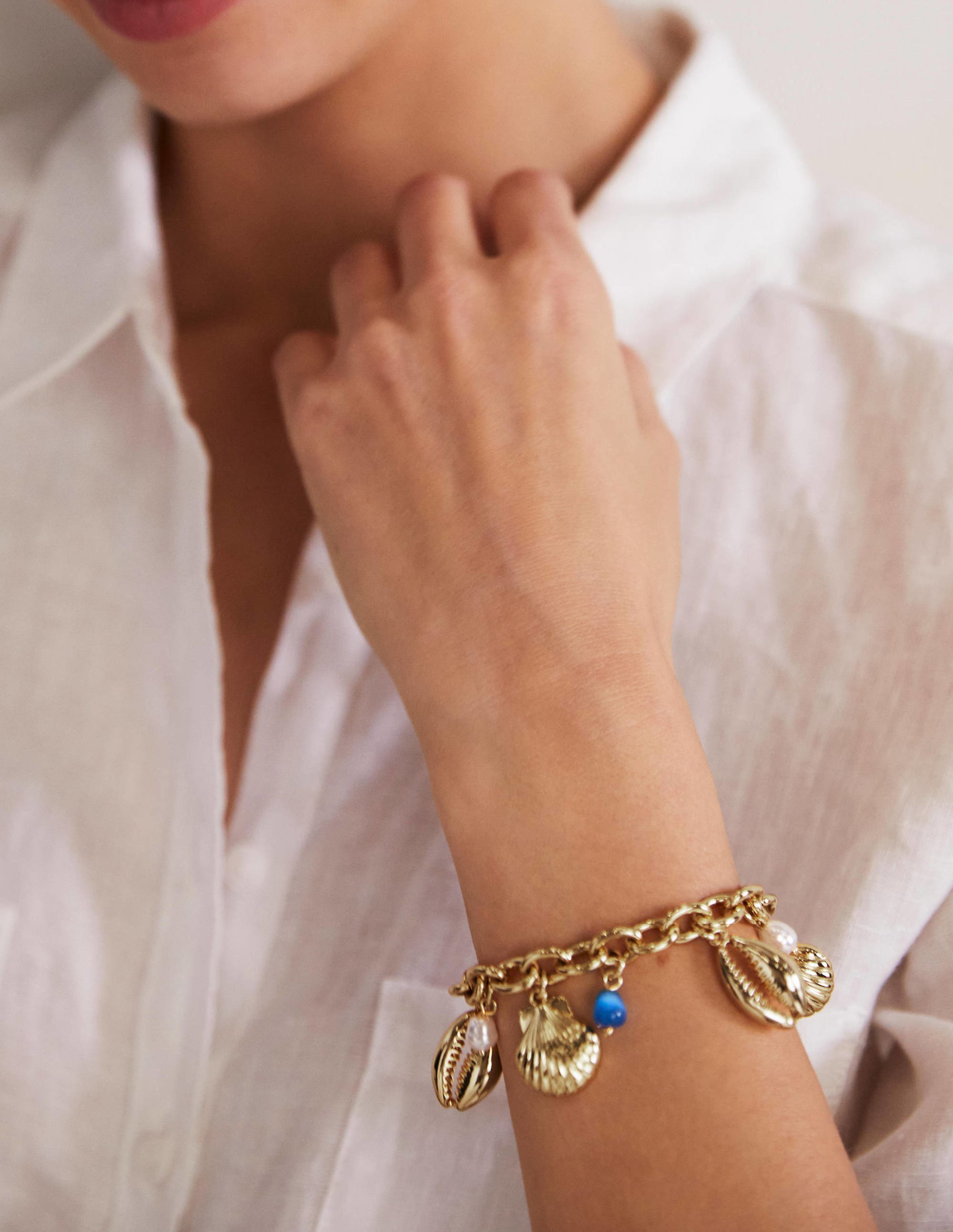 Shell Charm Bracelet-Gold - Image 3