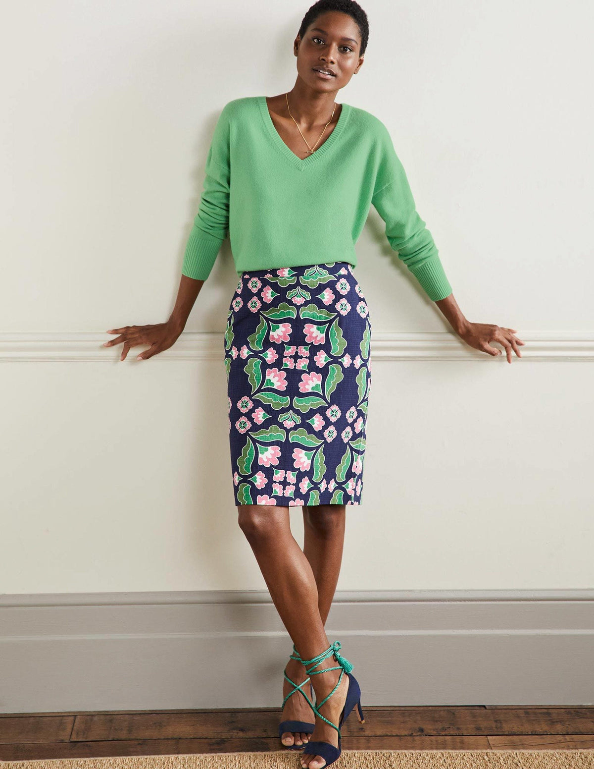 Cashmere V-neck Relax Jumper-Zephyr Green - Image 1