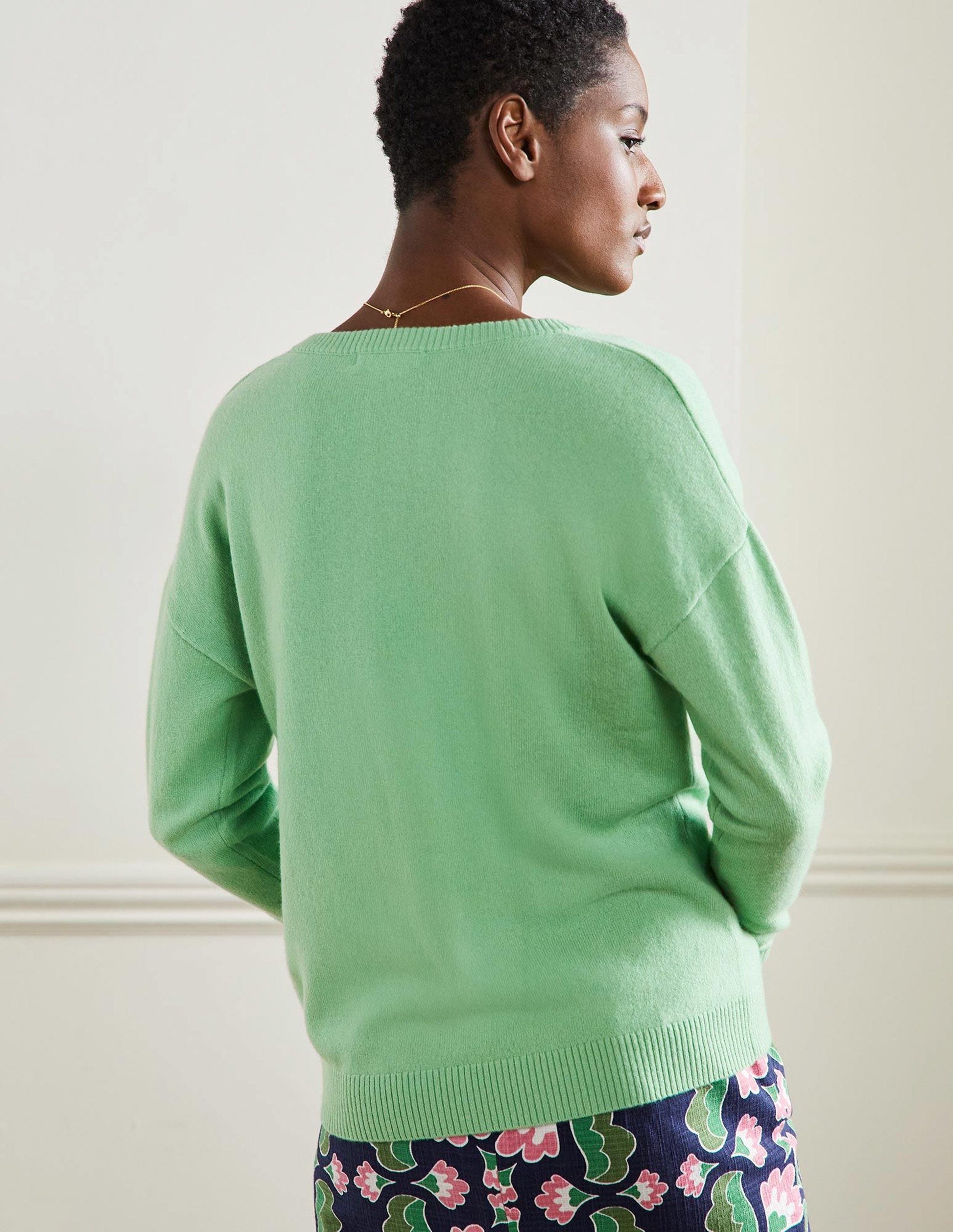 Cashmere V-neck Relax Jumper-Zephyr Green-3