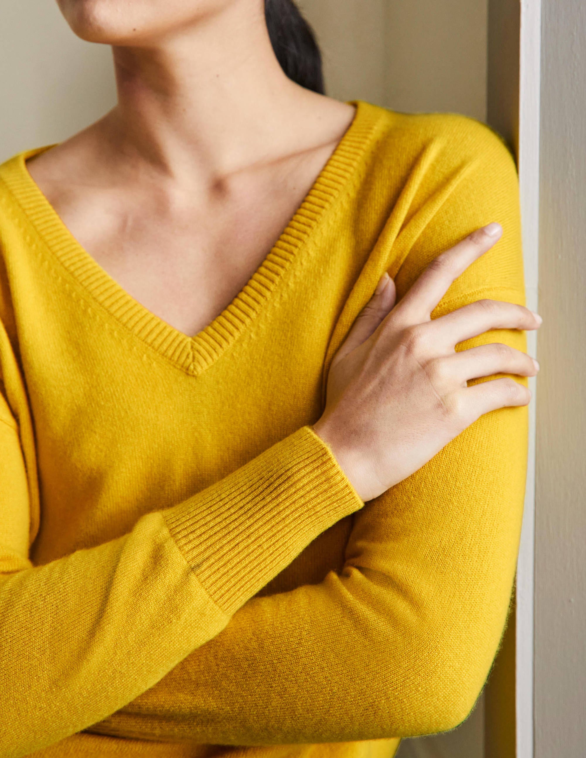 Cashmere V-neck Relax Jumper-Citrine Yellow - Image 2
