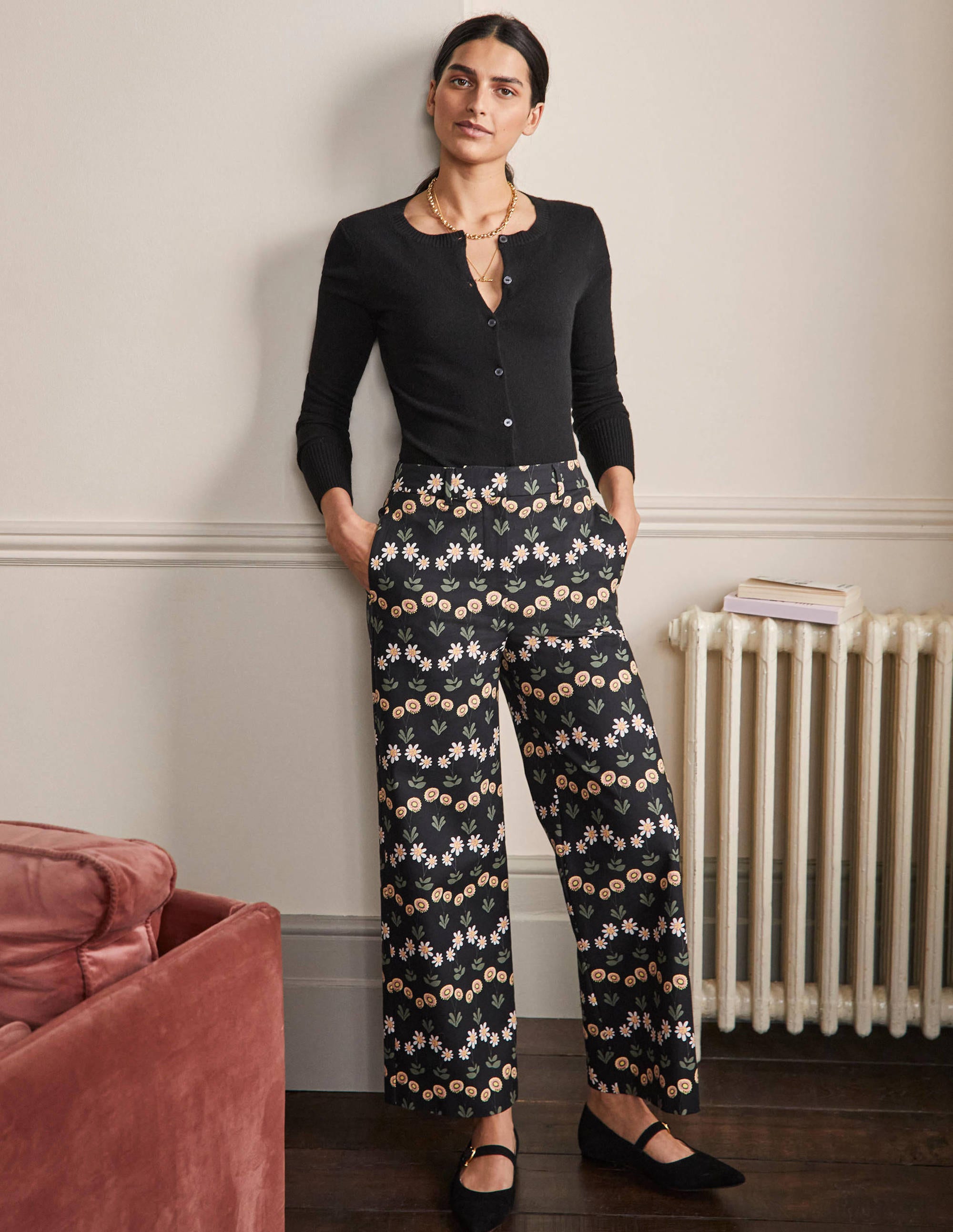 Cashmere Cropped Cardigan-Black - Image 4