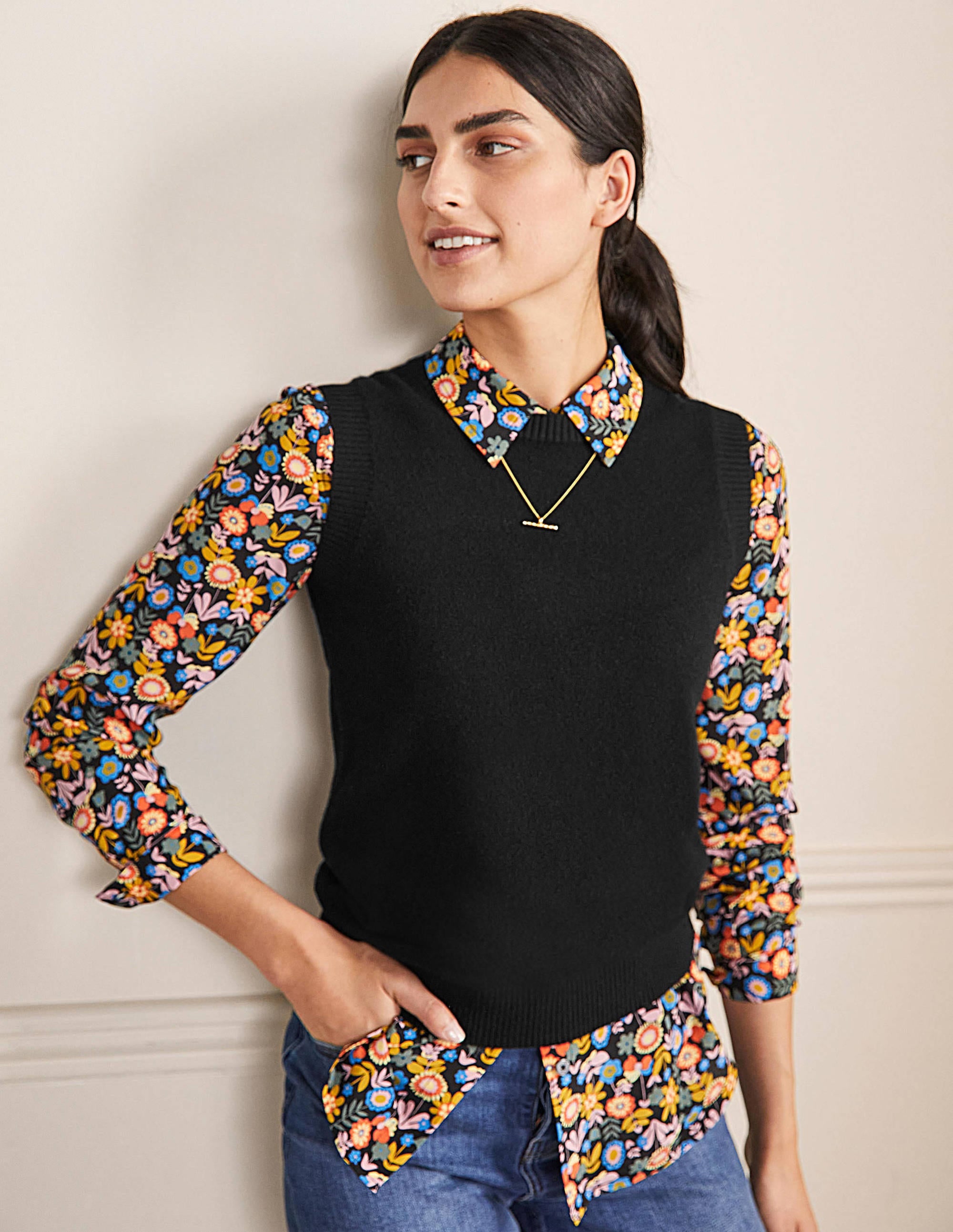Cashmere Knitted Sweater Vest-Black - Image 1