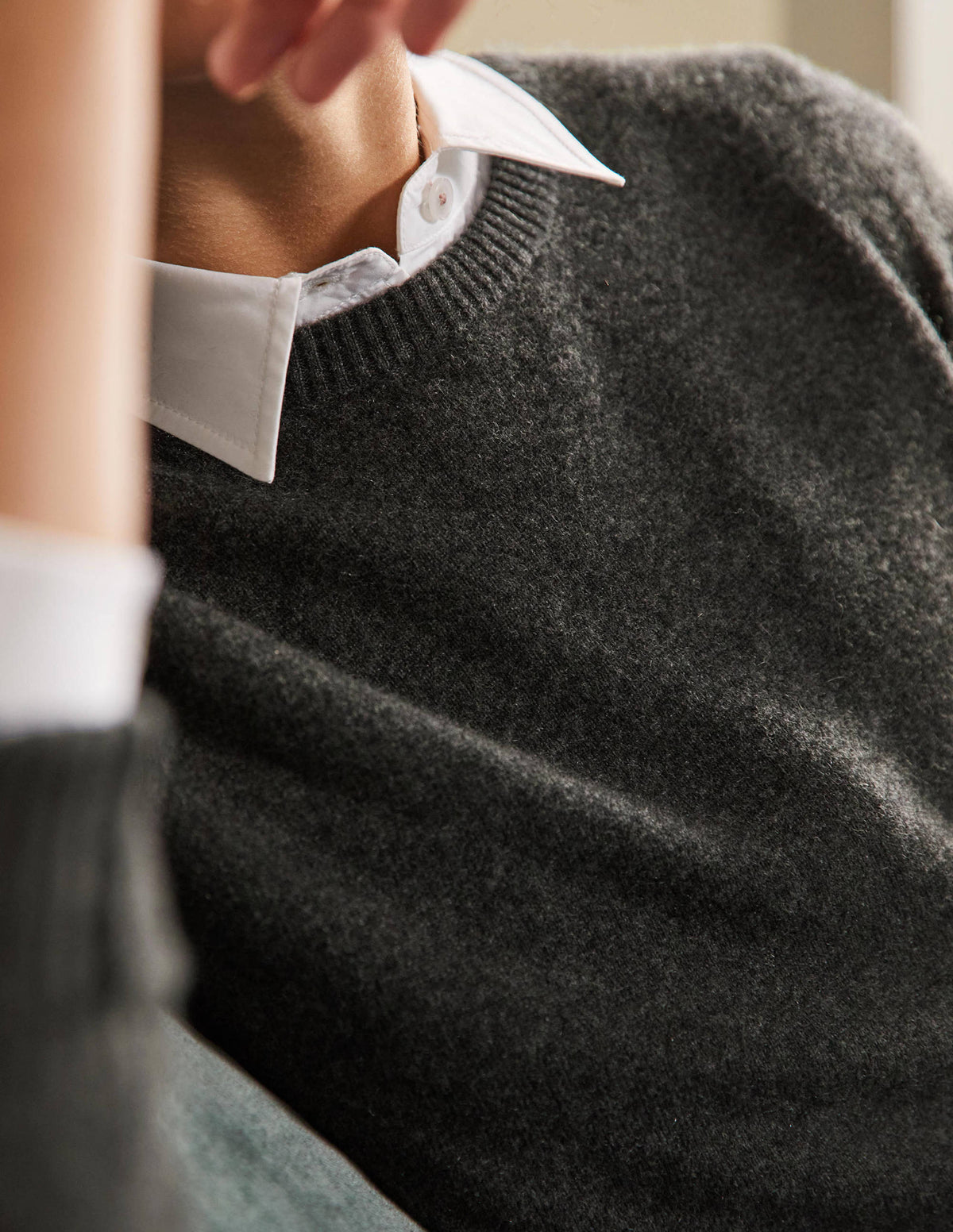 Cashmere Crew Neck Sweater-Charcoal Melange - Image 2