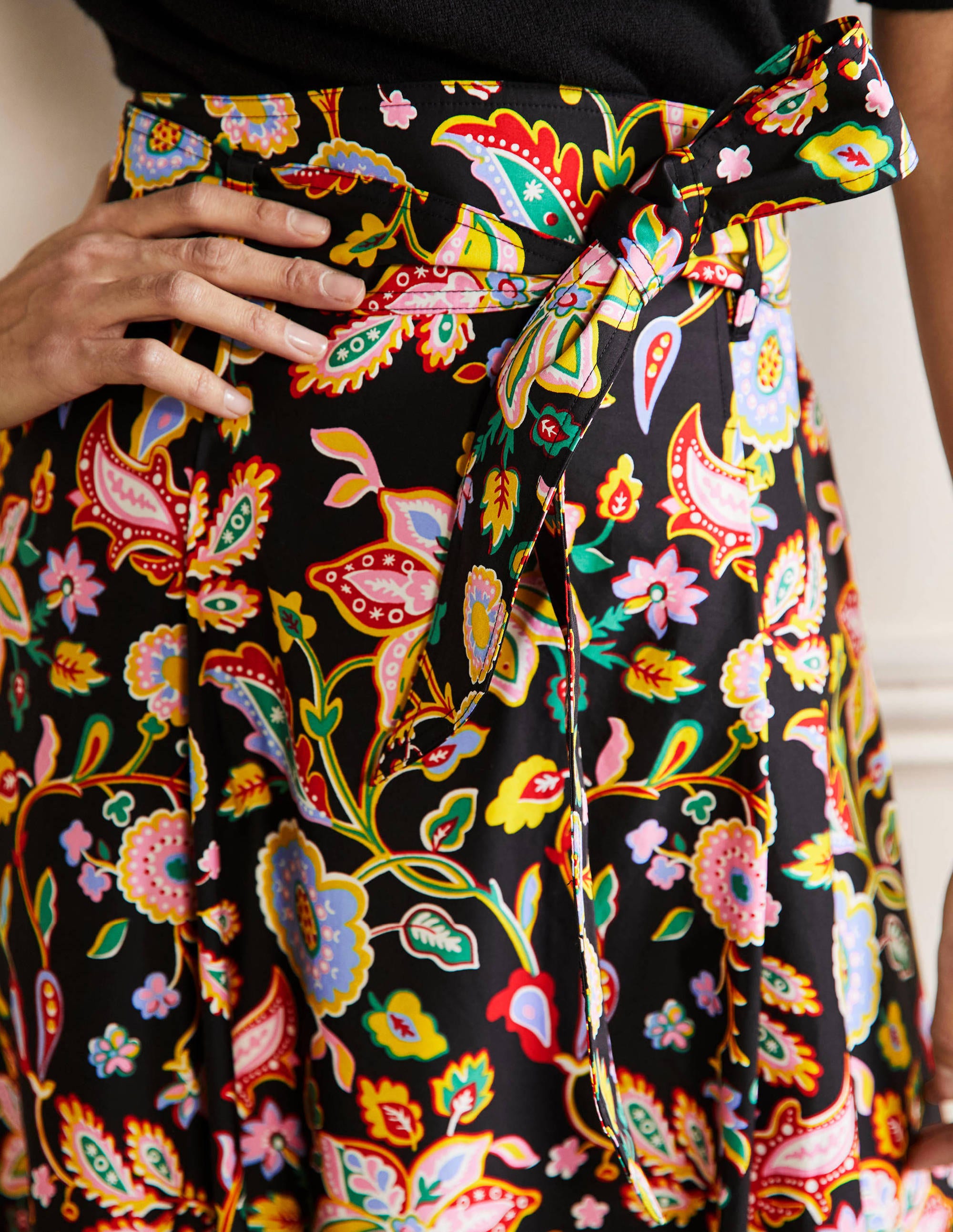 Round Waistband Full Skirt-Black, Opulent Paradise - Image 2