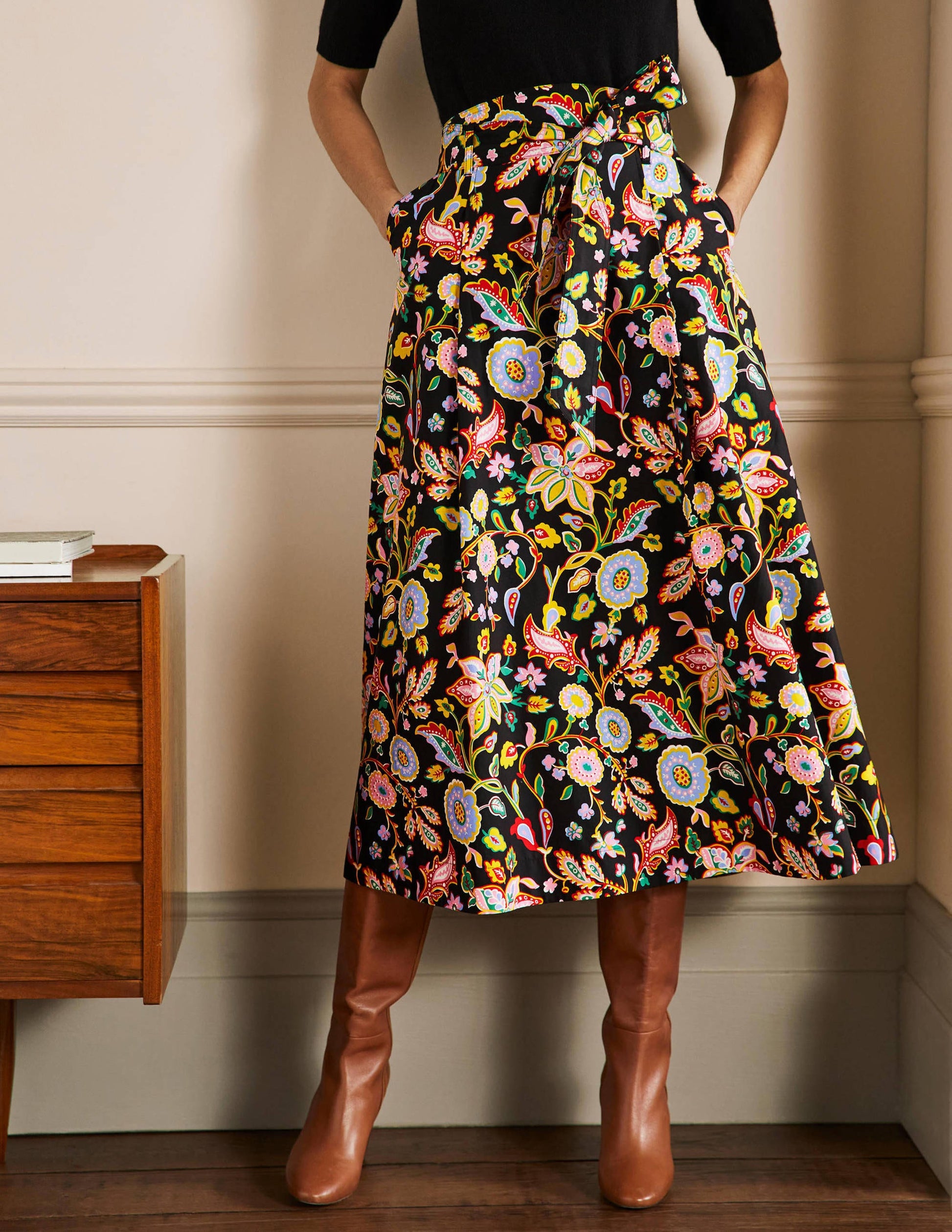 Round Waistband Full Skirt-Black, Opulent Paradise-4