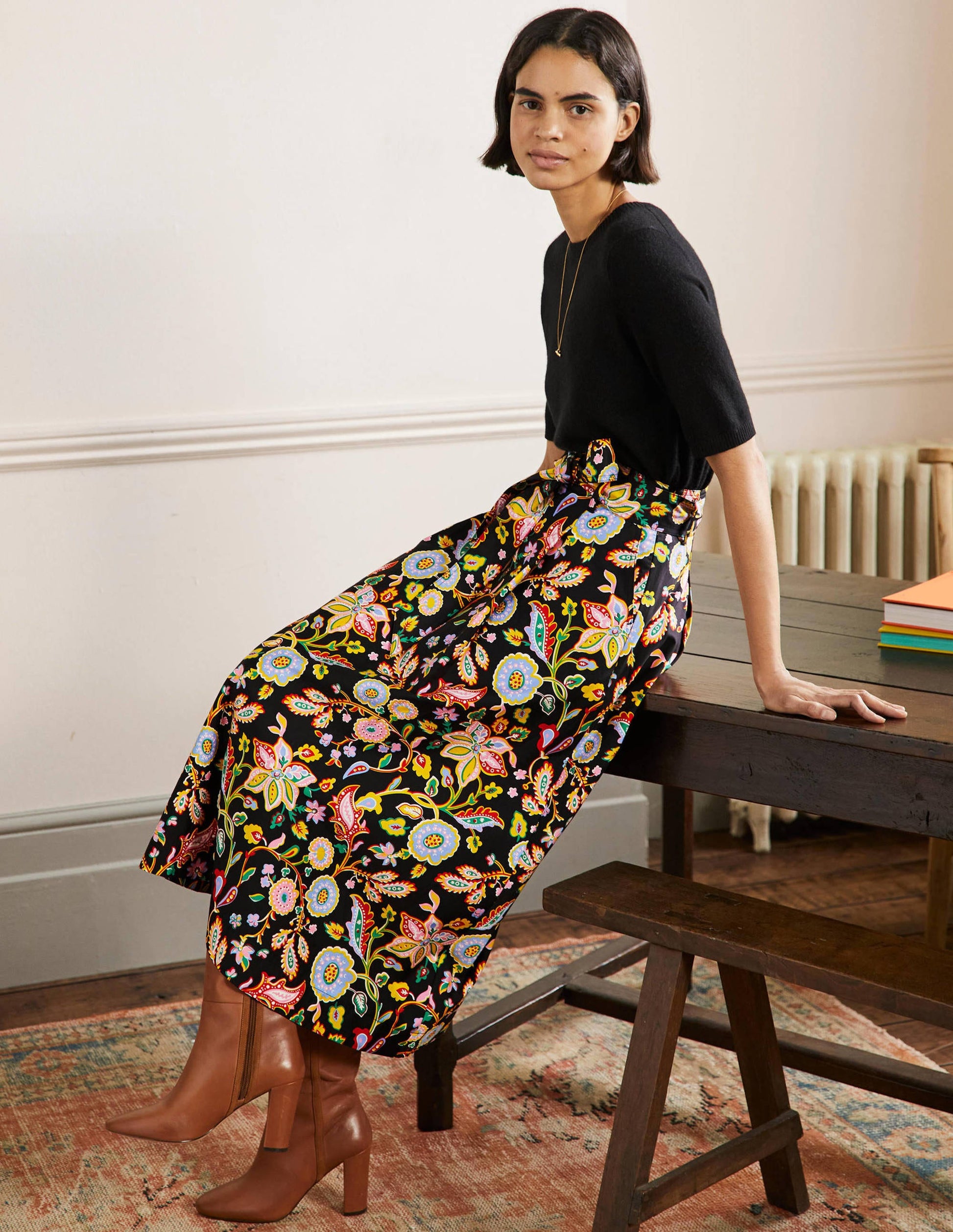 Round Waistband Full Skirt-Black, Opulent Paradise-5