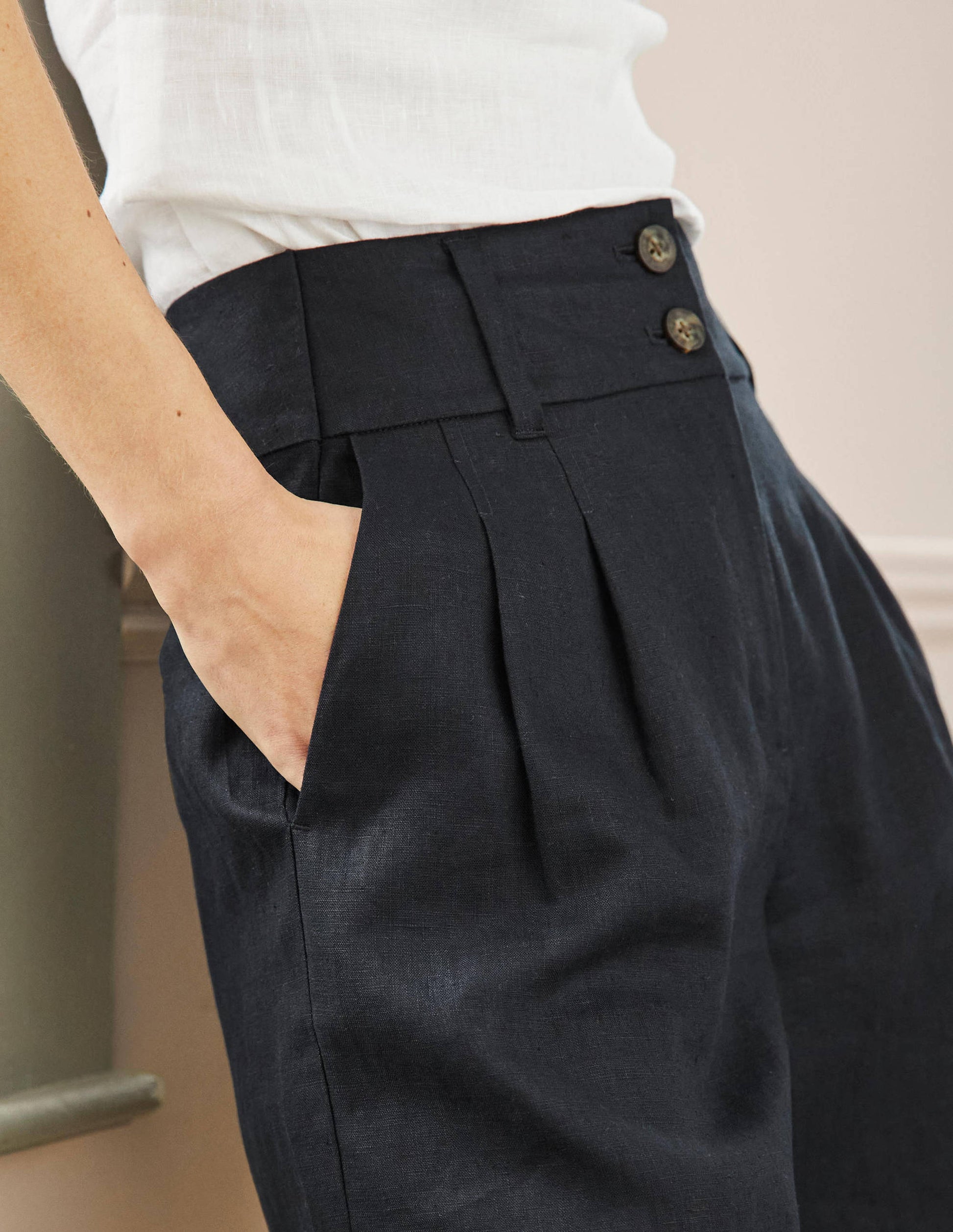 Linen Pleat Shorts-Navy-2