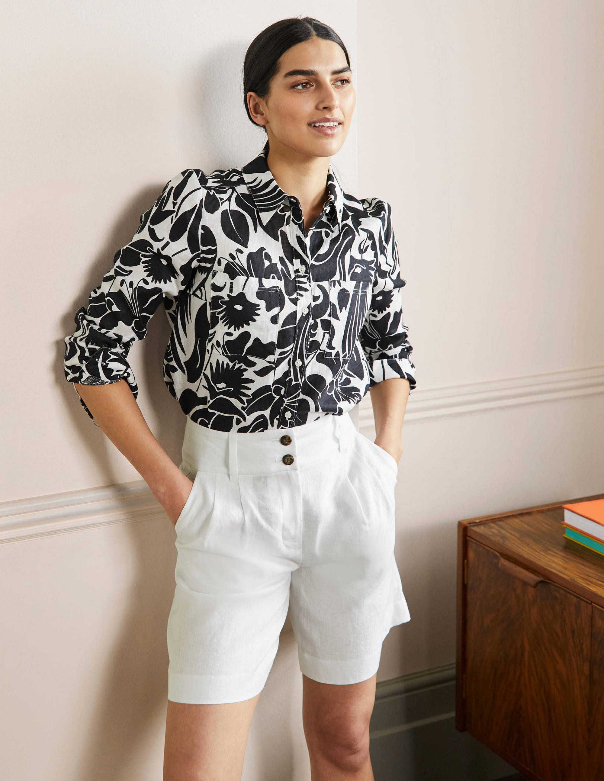 Linen Pleat Shorts-White - Image 1