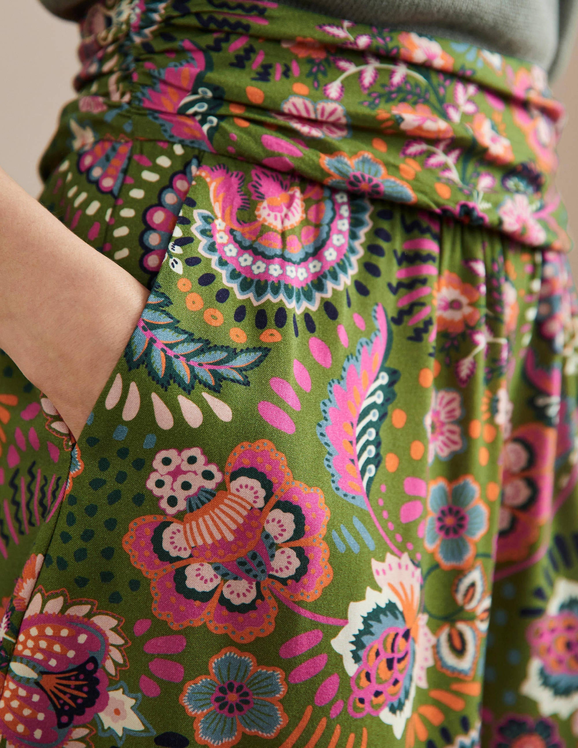 Ruched Waistband Shorts-Pea, Decorative Meadow - Image 2