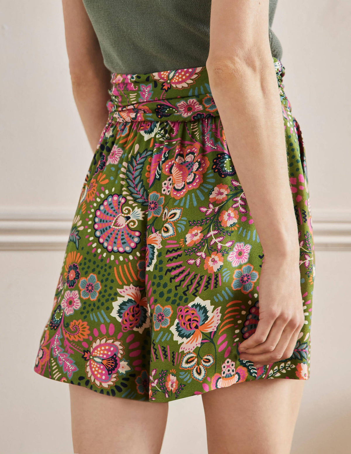 Ruched Waistband Shorts-Pea, Decorative Meadow-3