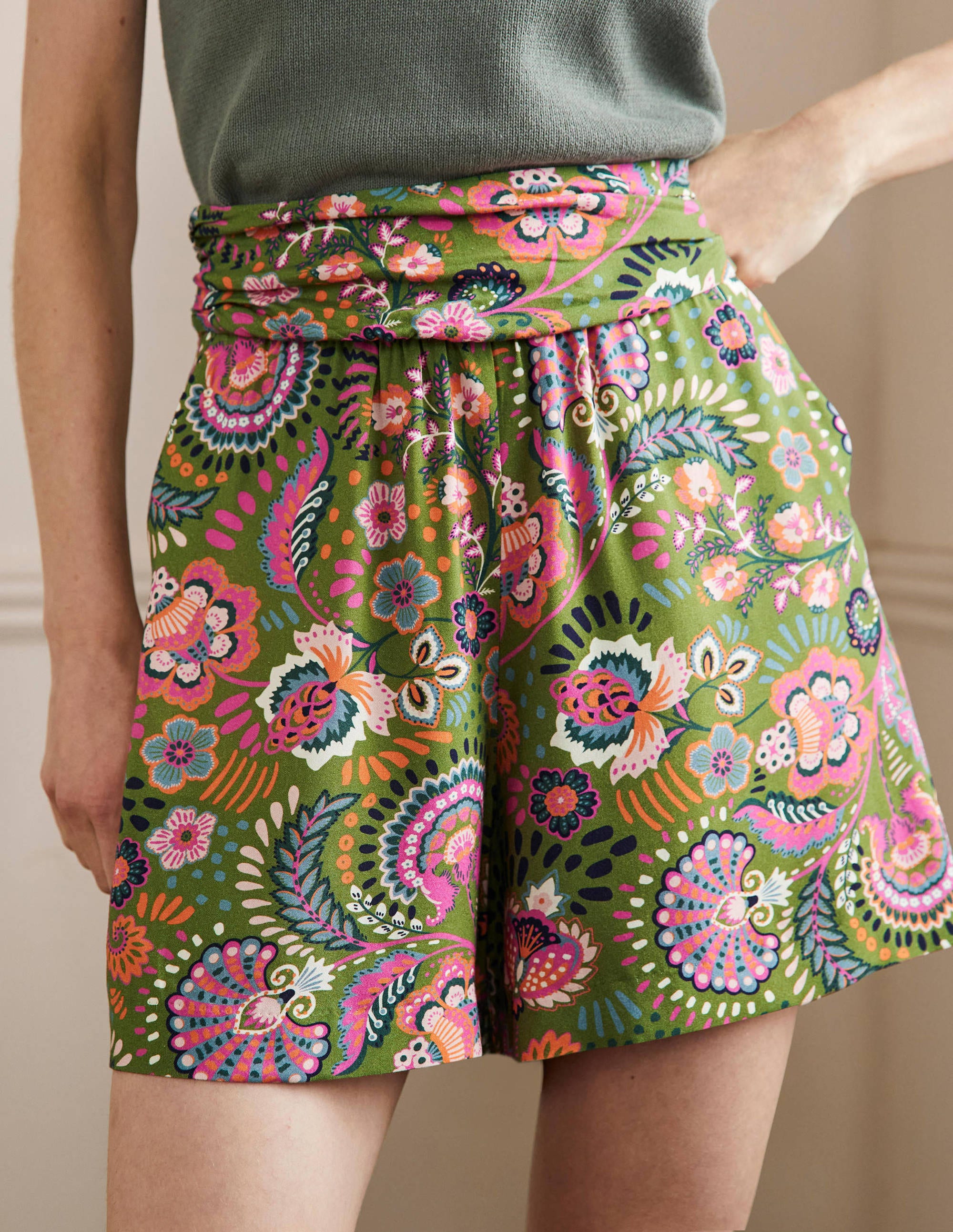 Ruched Waistband Shorts-Pea, Decorative Meadow - Image 4