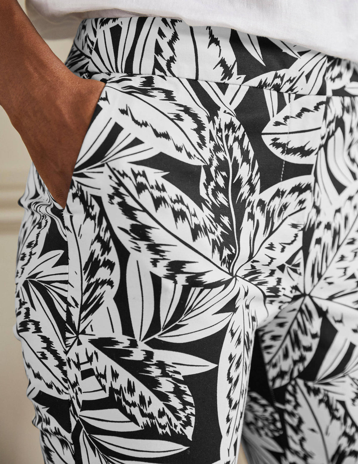 Richmond 7/8 Pants-Black, Exotic Leaves - Image 2