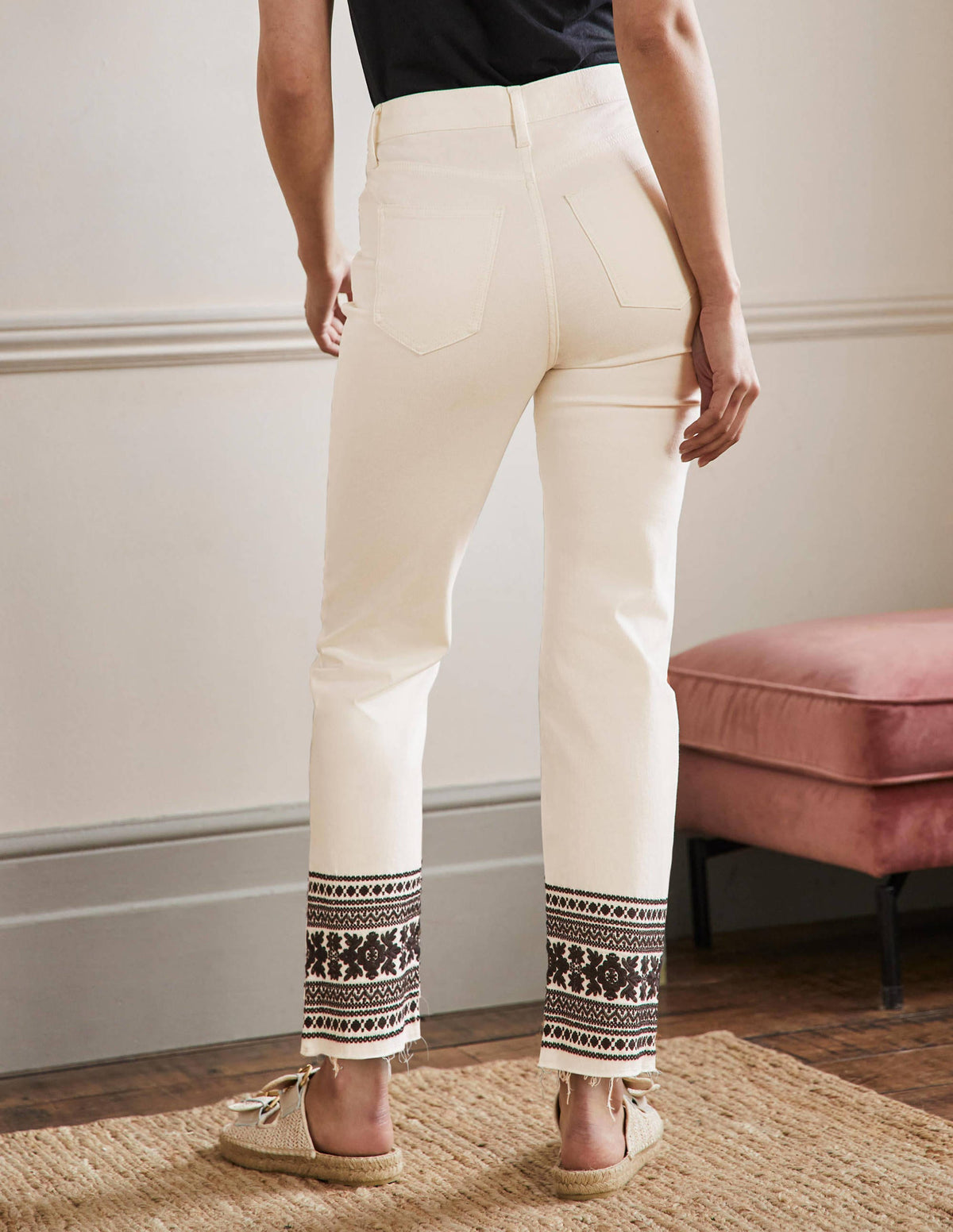 Relaxed Straight Jeans-Ecru/ Black Embroidery - Image 3