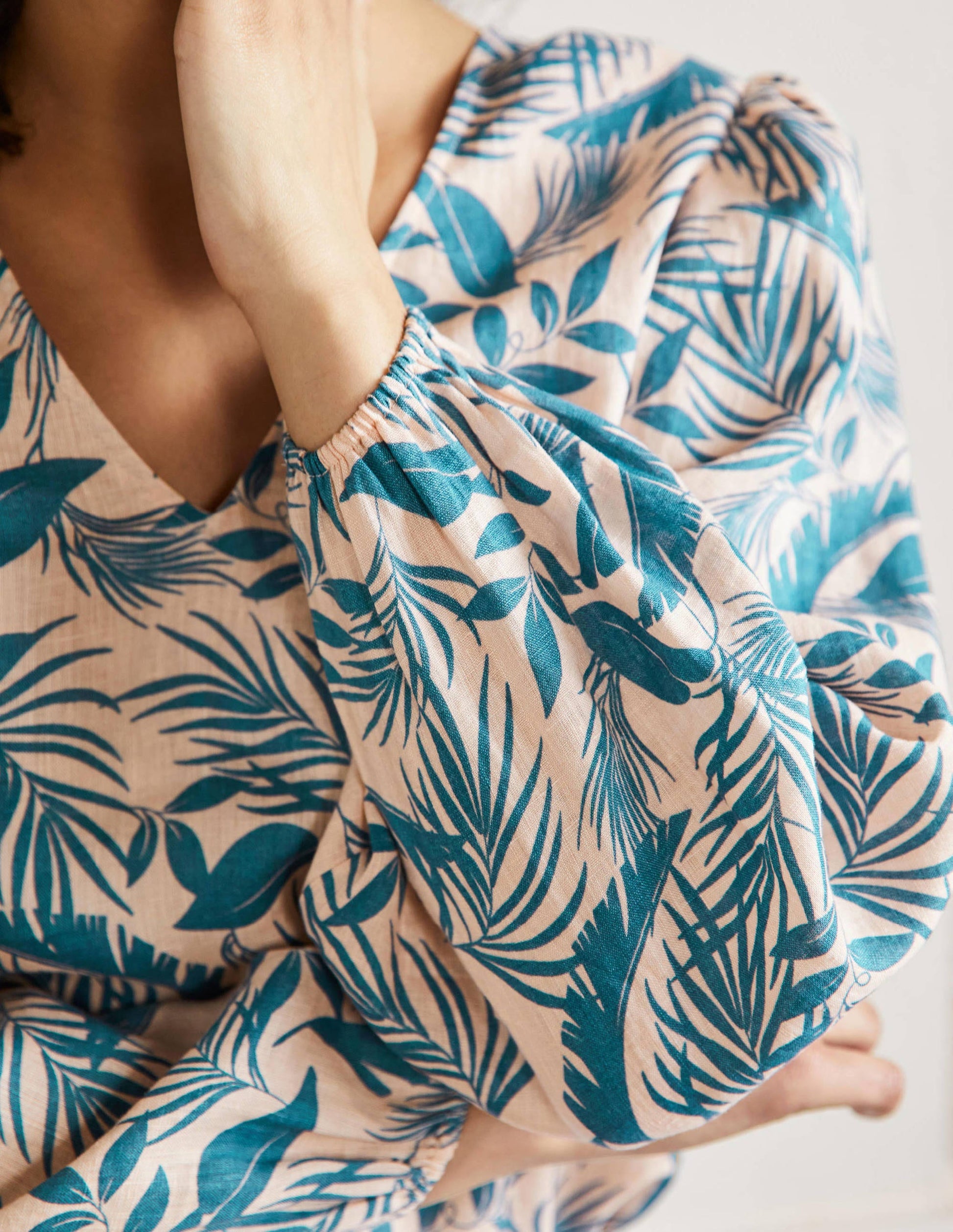 V-Neck Linen Top-Milkshake, Tropic Foliage-2