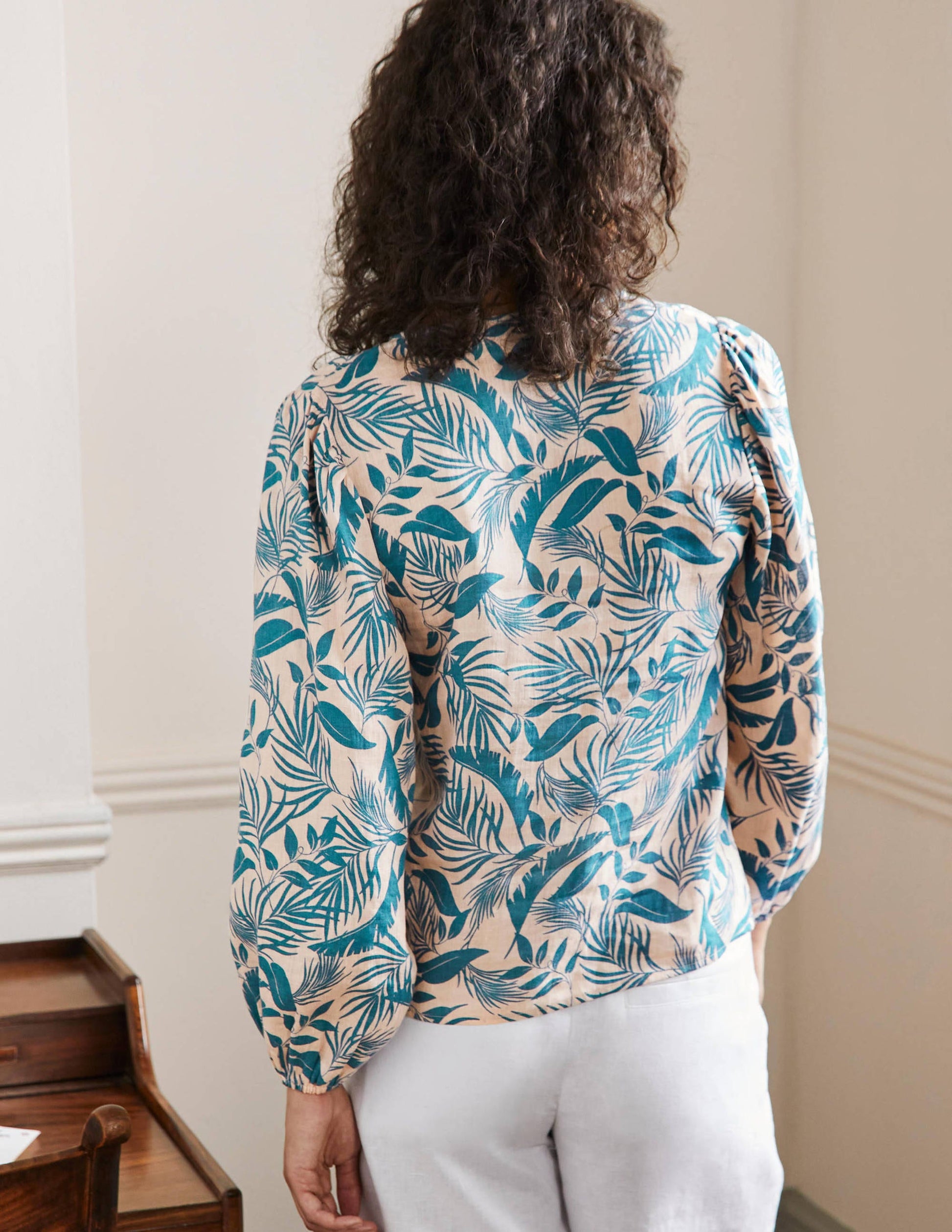 V-Neck Linen Top-Milkshake, Tropic Foliage-3