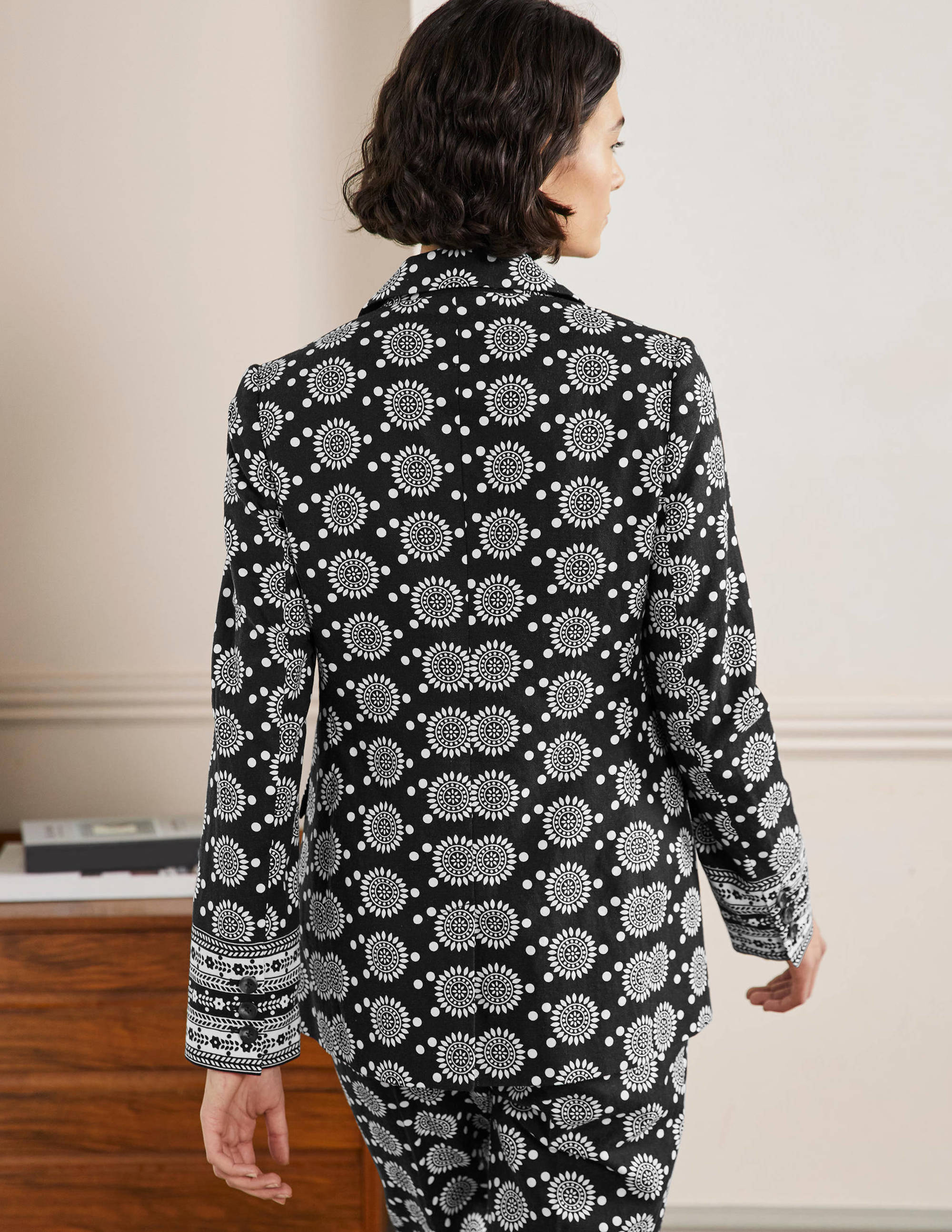 Thea Tailored Linen Blazer-Black, Sun Geo - Image 3