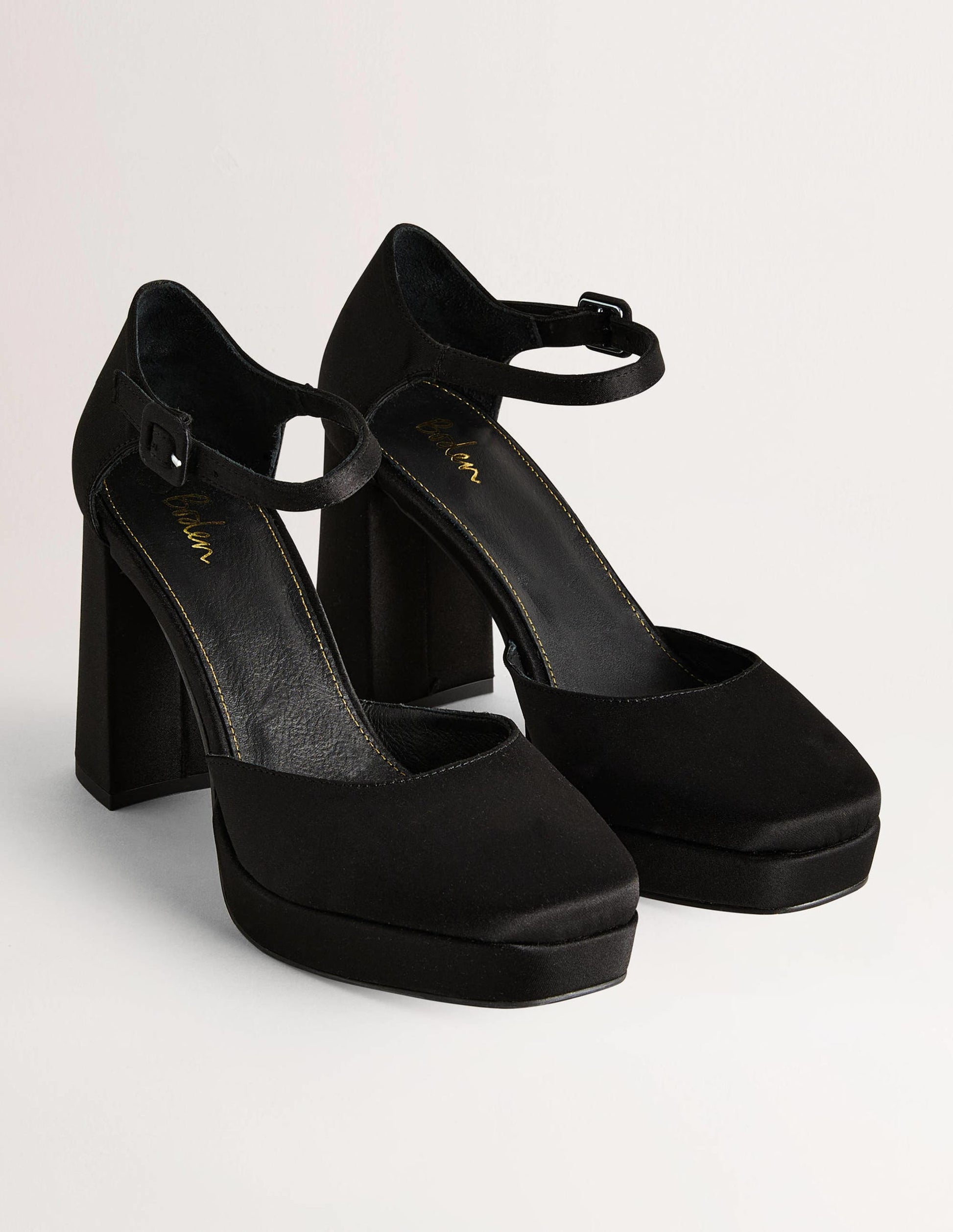 Closed-Toe Heeled Platforms-Black-2