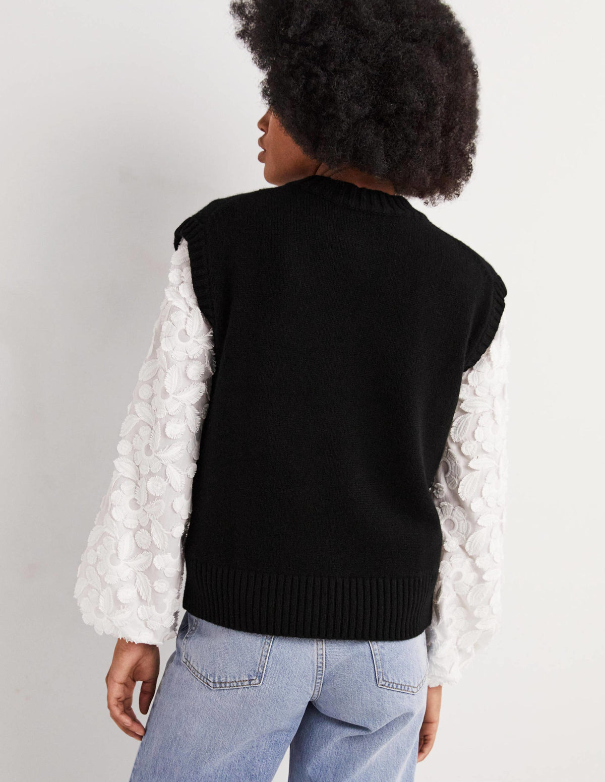 Chunky Cashmere Crew Neck Vest-Black - Image 4