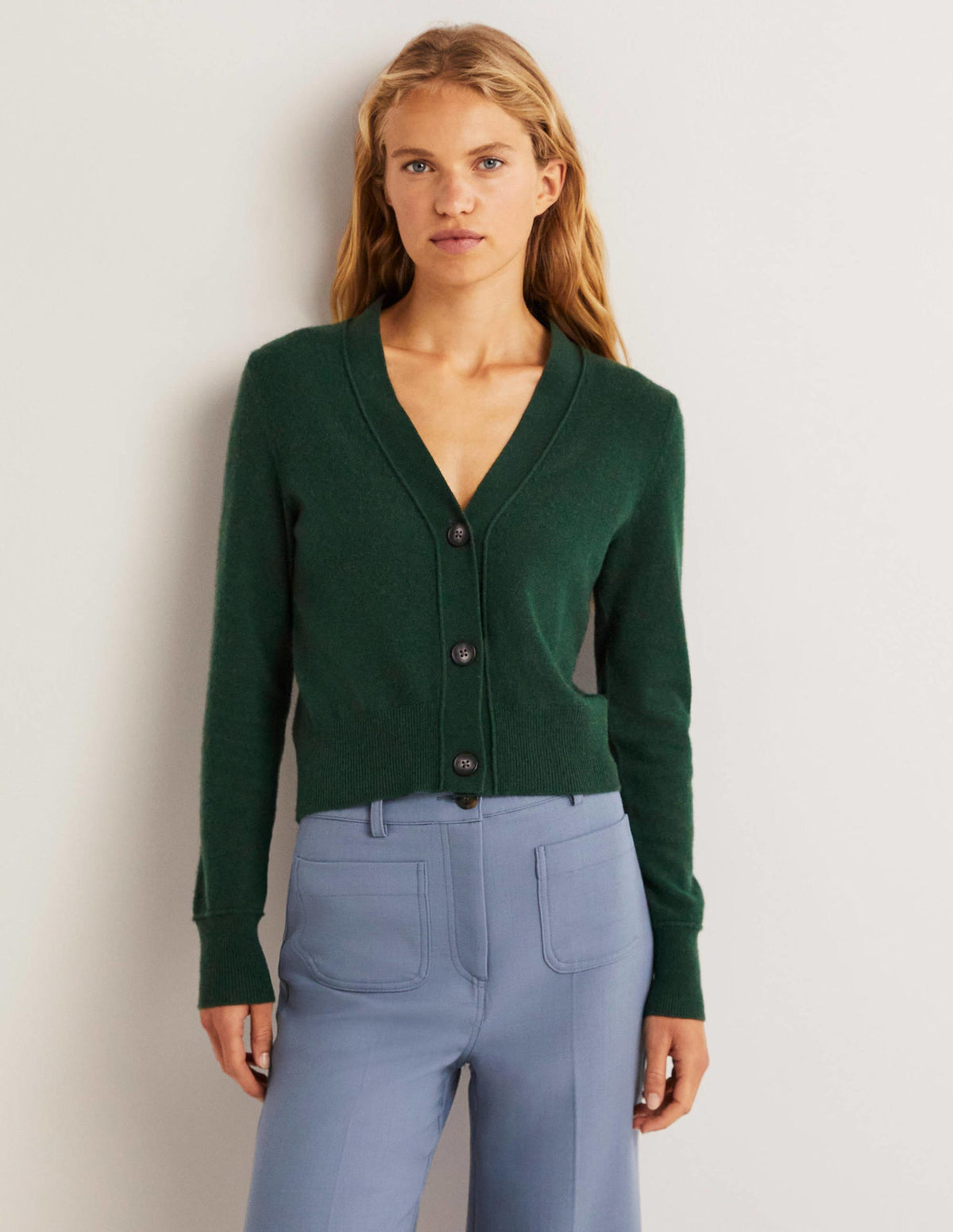 Cropped Cashmere V Cardigan-Hunter Green Melange - Image 5