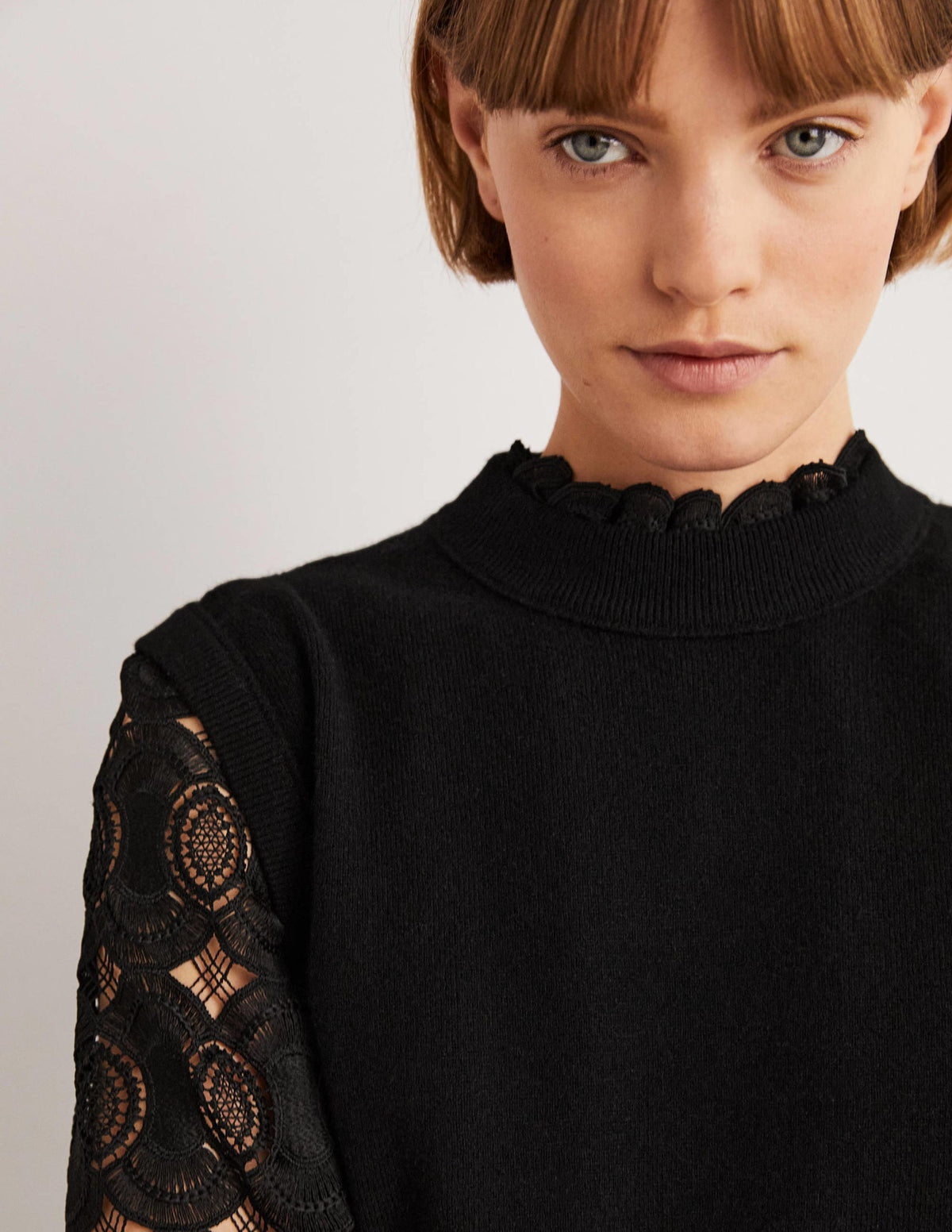 Cashmere Crew Neck Vest-Black-2
