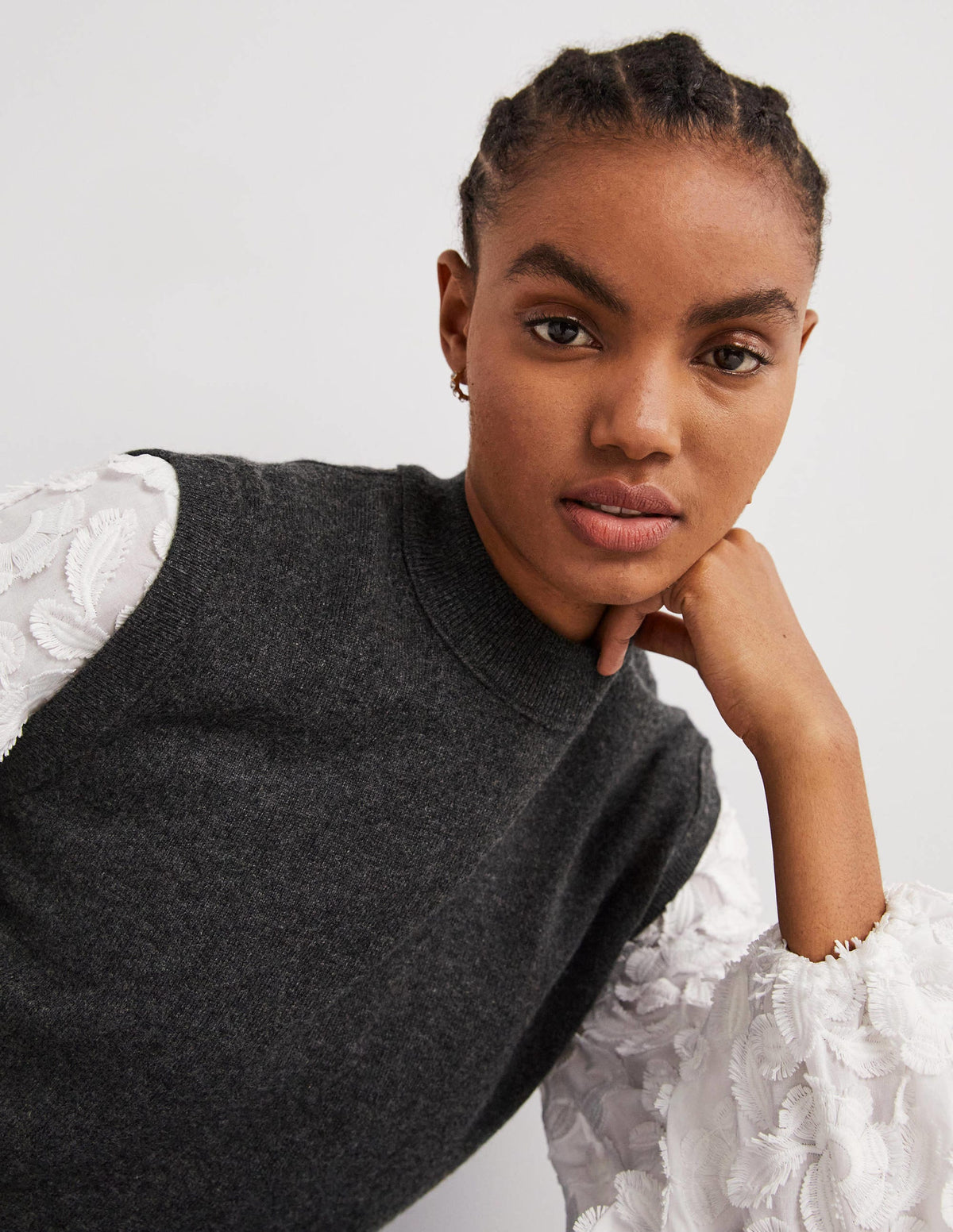 Cashmere Crew Neck Vest-Charcoal Melange - Image 2