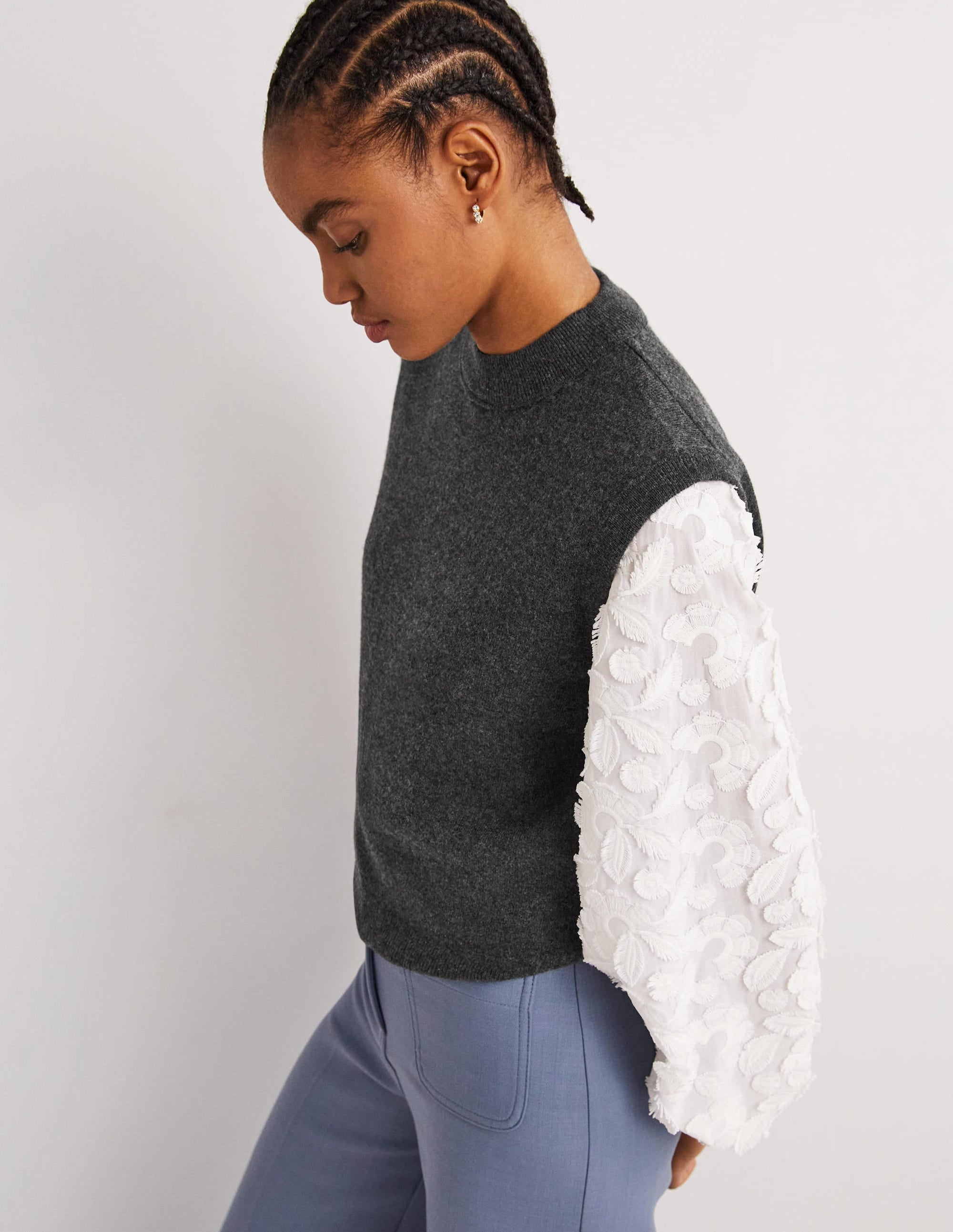 Cashmere Crew Neck Vest-Charcoal Melange - Image 5