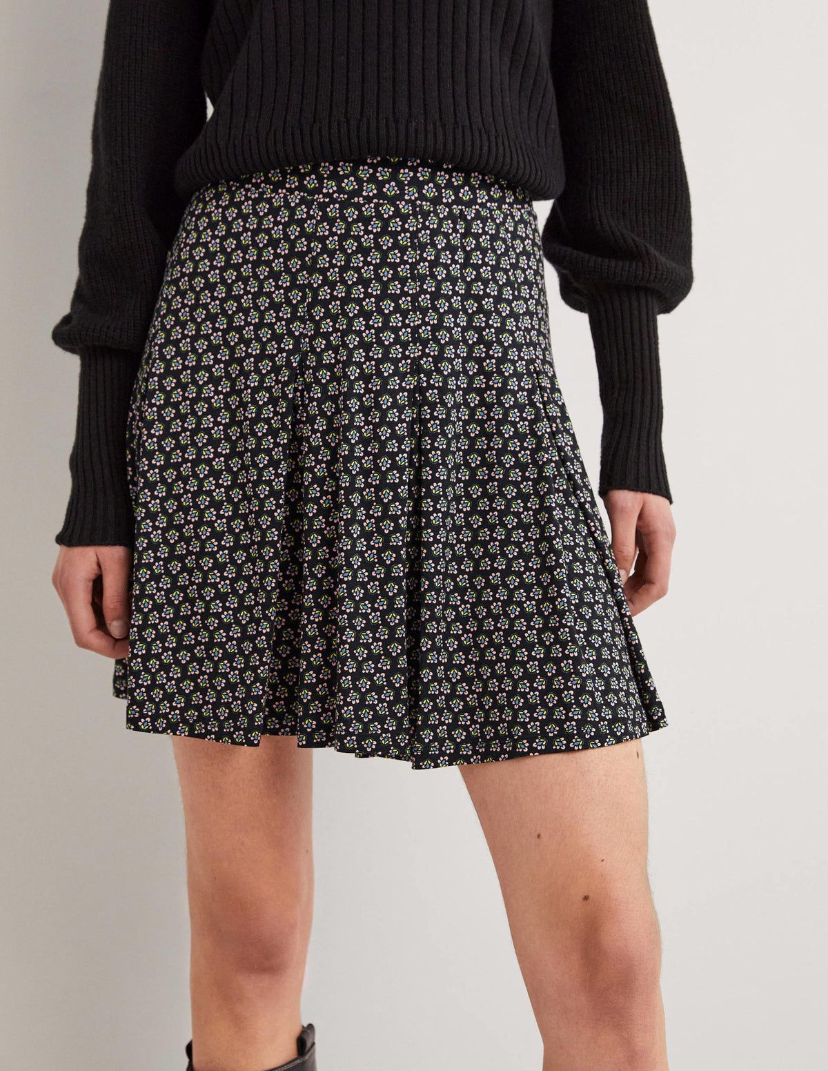 Jersey Mini Skirt-Black, Diamond Bud - Image 4