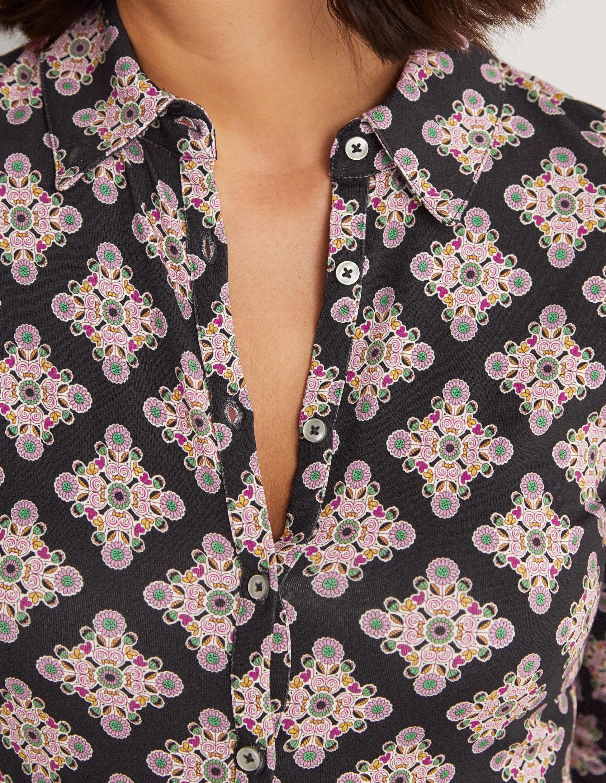 Fitted Jersey Shirt-Multi, Daisy Illusion Tile-2