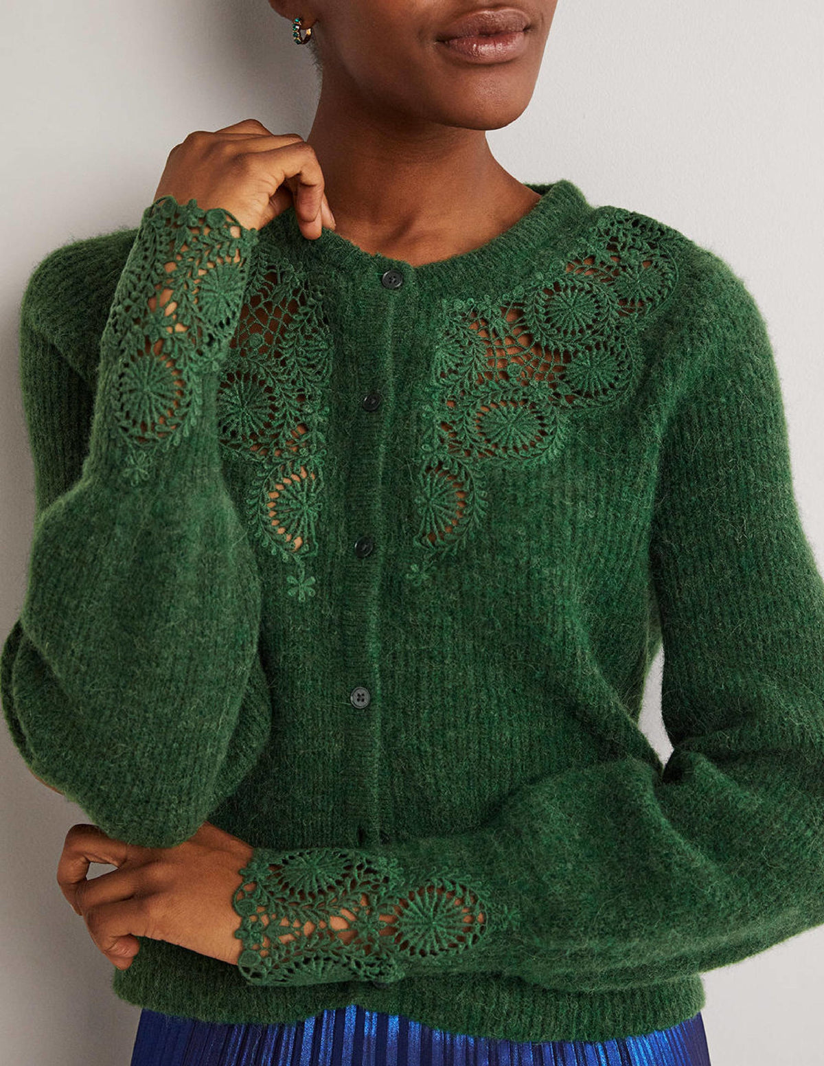 Detail Fluffy Cardigan-Hunter Green Embroidery - Image 2