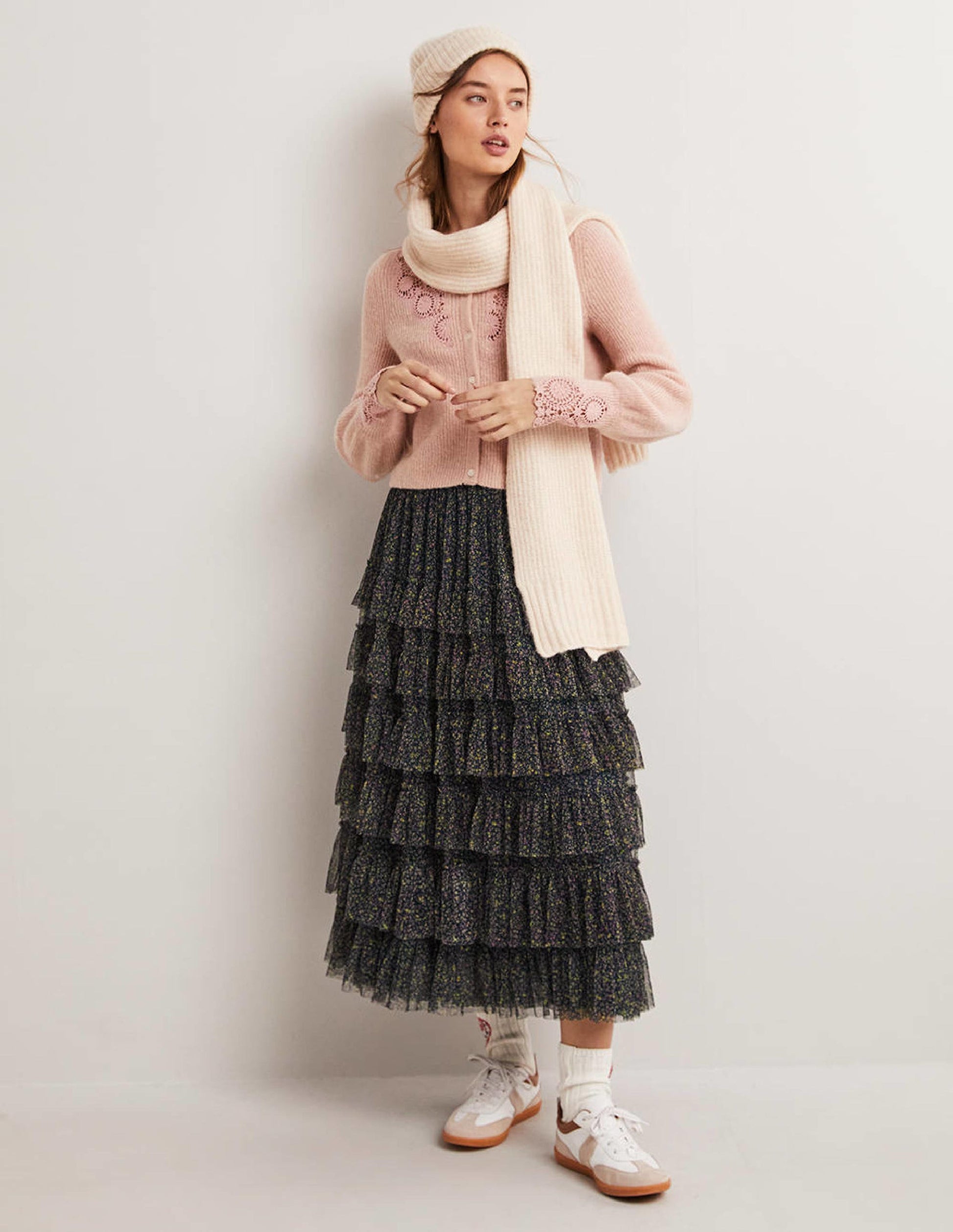Detail Fluffy Cardigan-Pink Frosting Embroidery-6