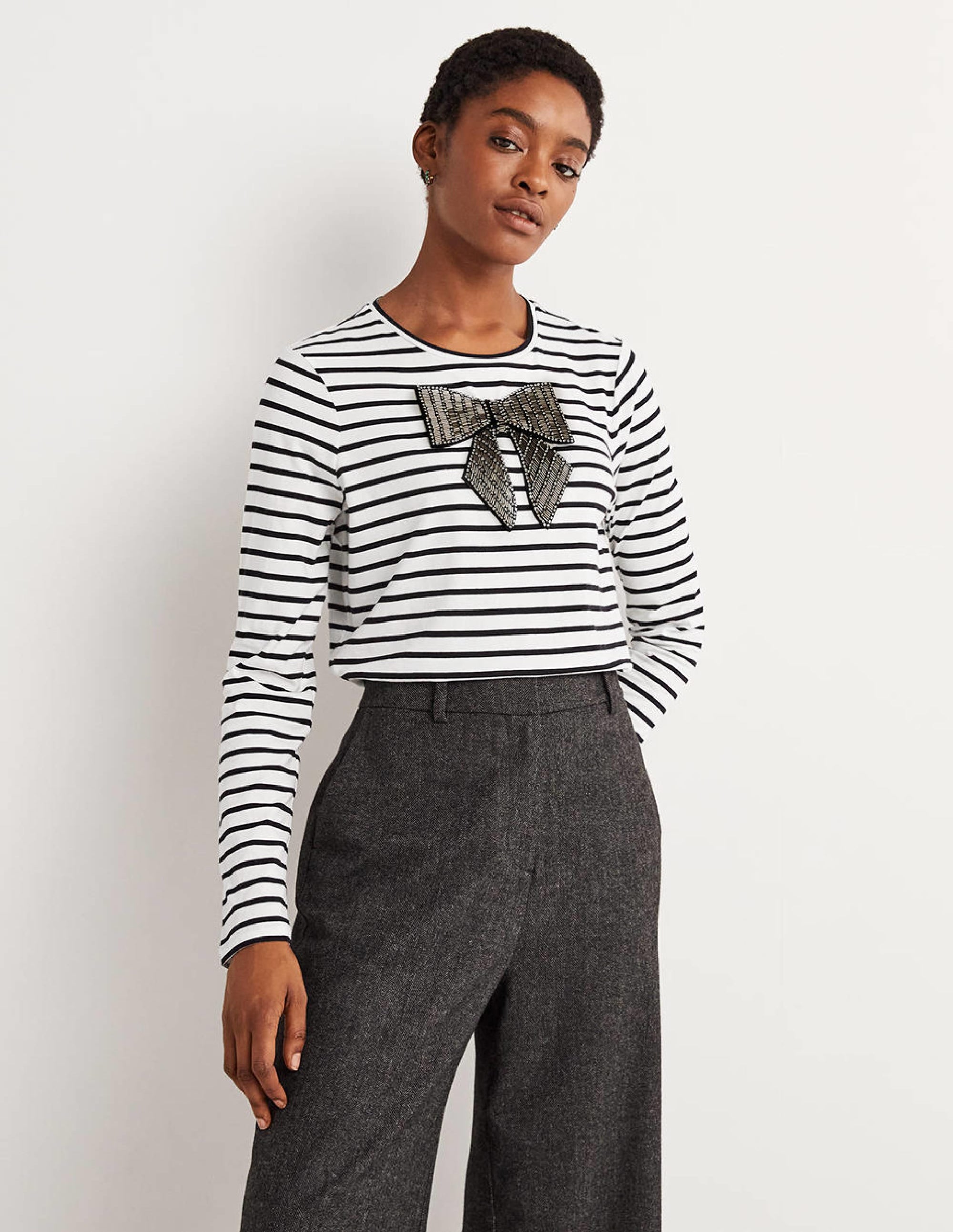 Detail Breton Top-Ivory/ Black, Embellished bow - Image 4