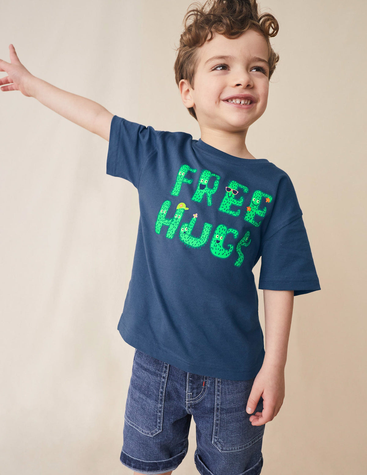 Graphic T-shirt-Robot Blue Free Hugs-4