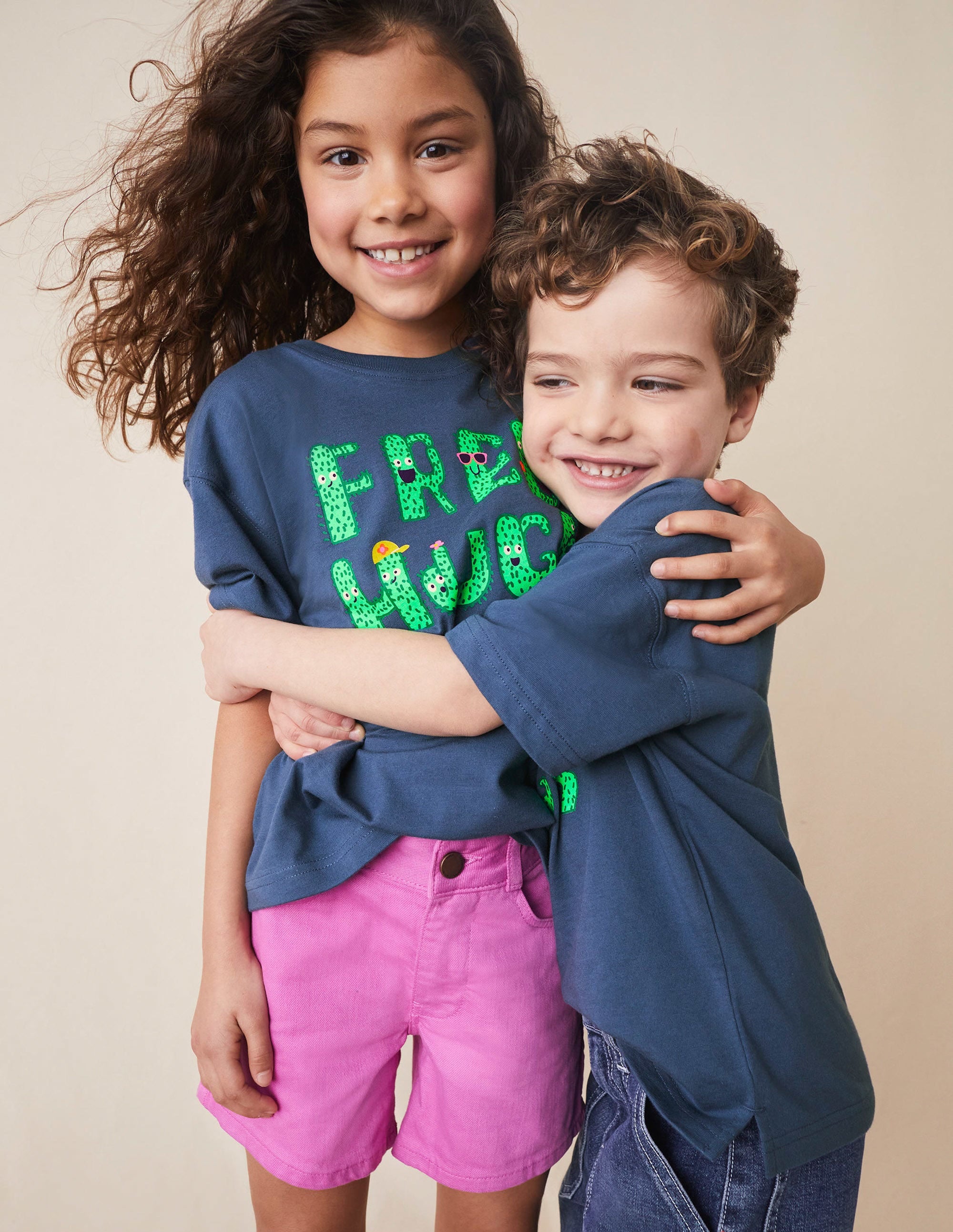 Graphic T-shirt-Robot Blue Free Hugs - Image 5