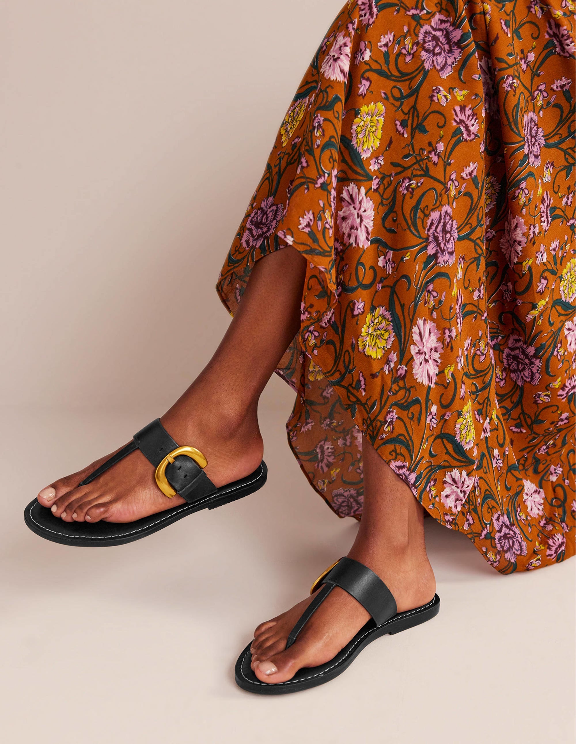 Buckled Toe-Post Sandals-Black - Image 1