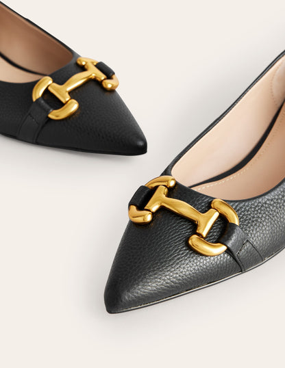 Iris Snaffle Ballet Flats-Black