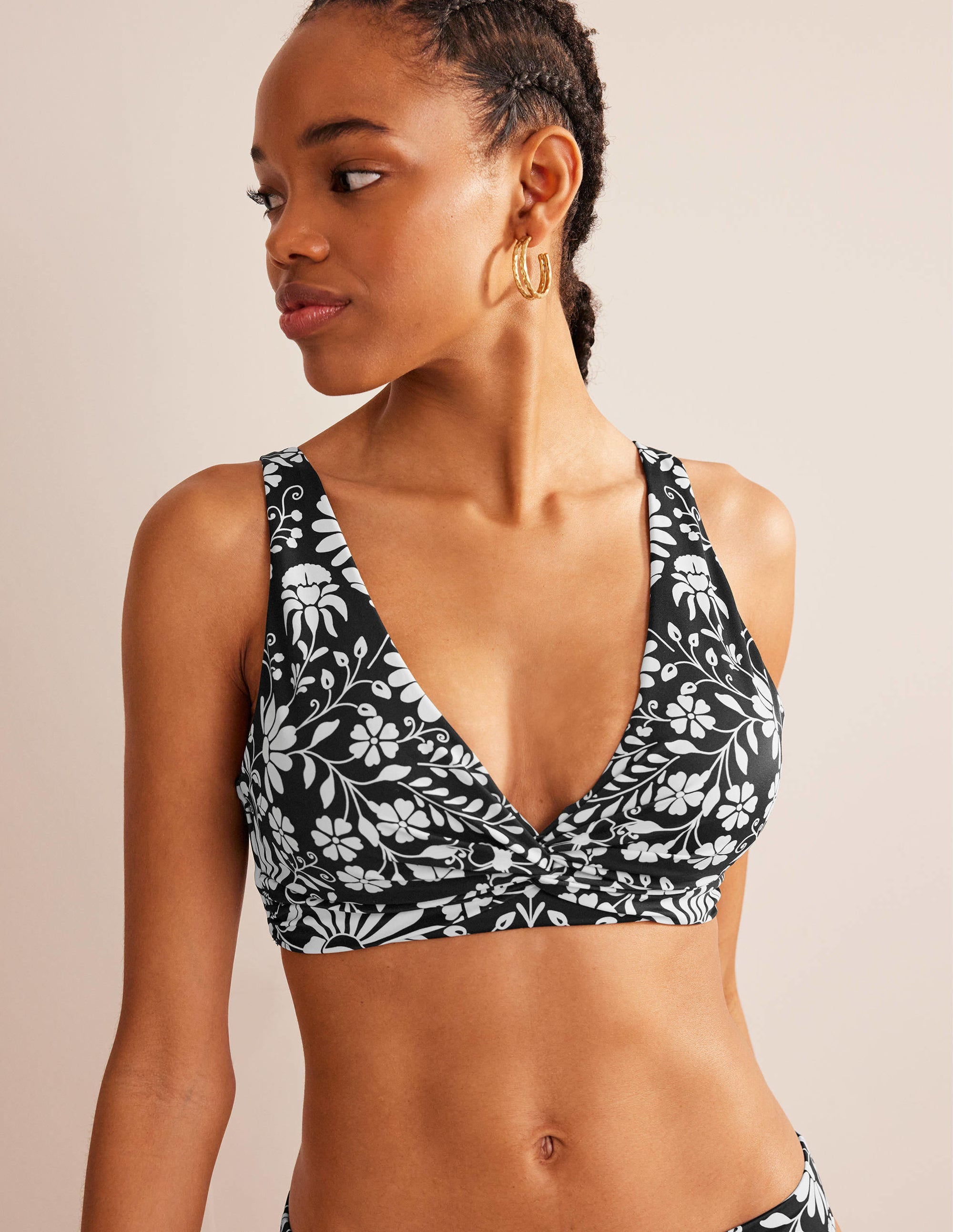 Twisted Classic Bikini Top-Nero, Gardenia Sprig - Image 1