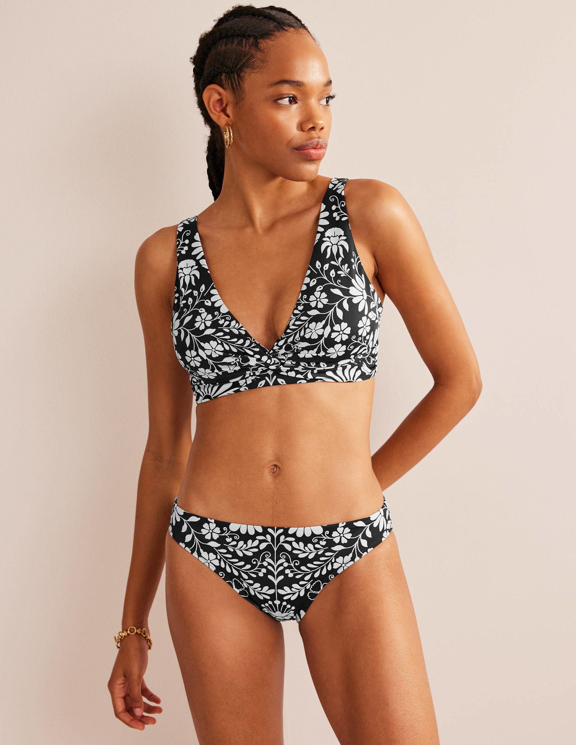 Twisted Classic Bikini Top-Nero, Gardenia Sprig-4